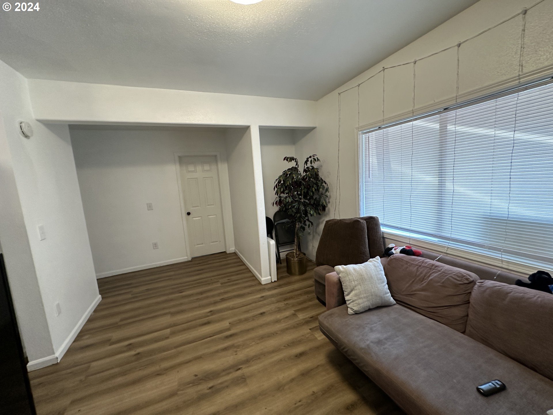 1933/1935 SANTIAM RD