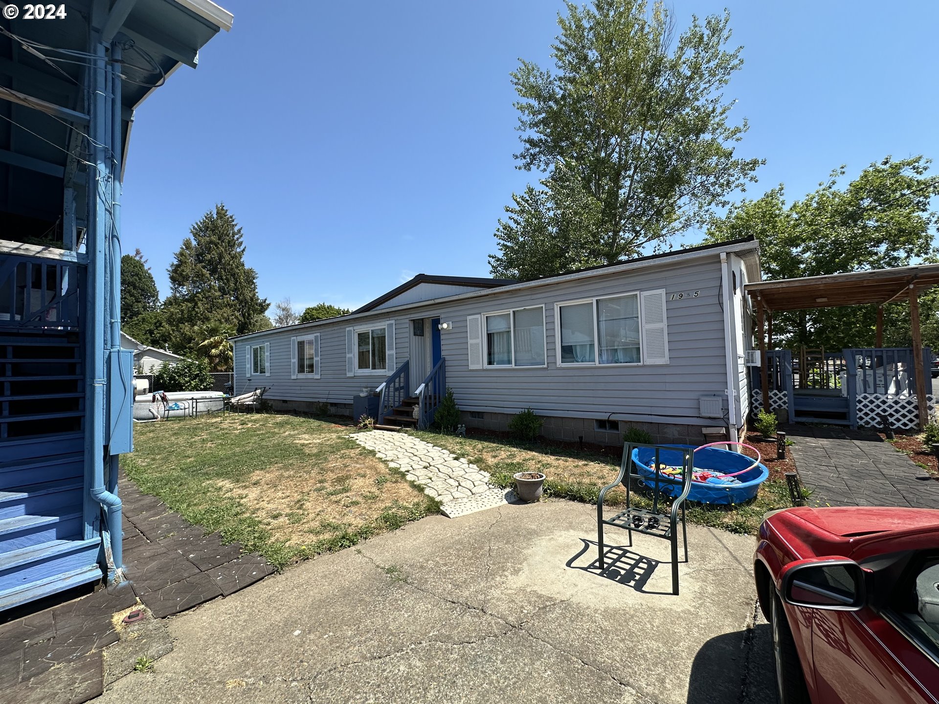 1933/1935 SANTIAM RD