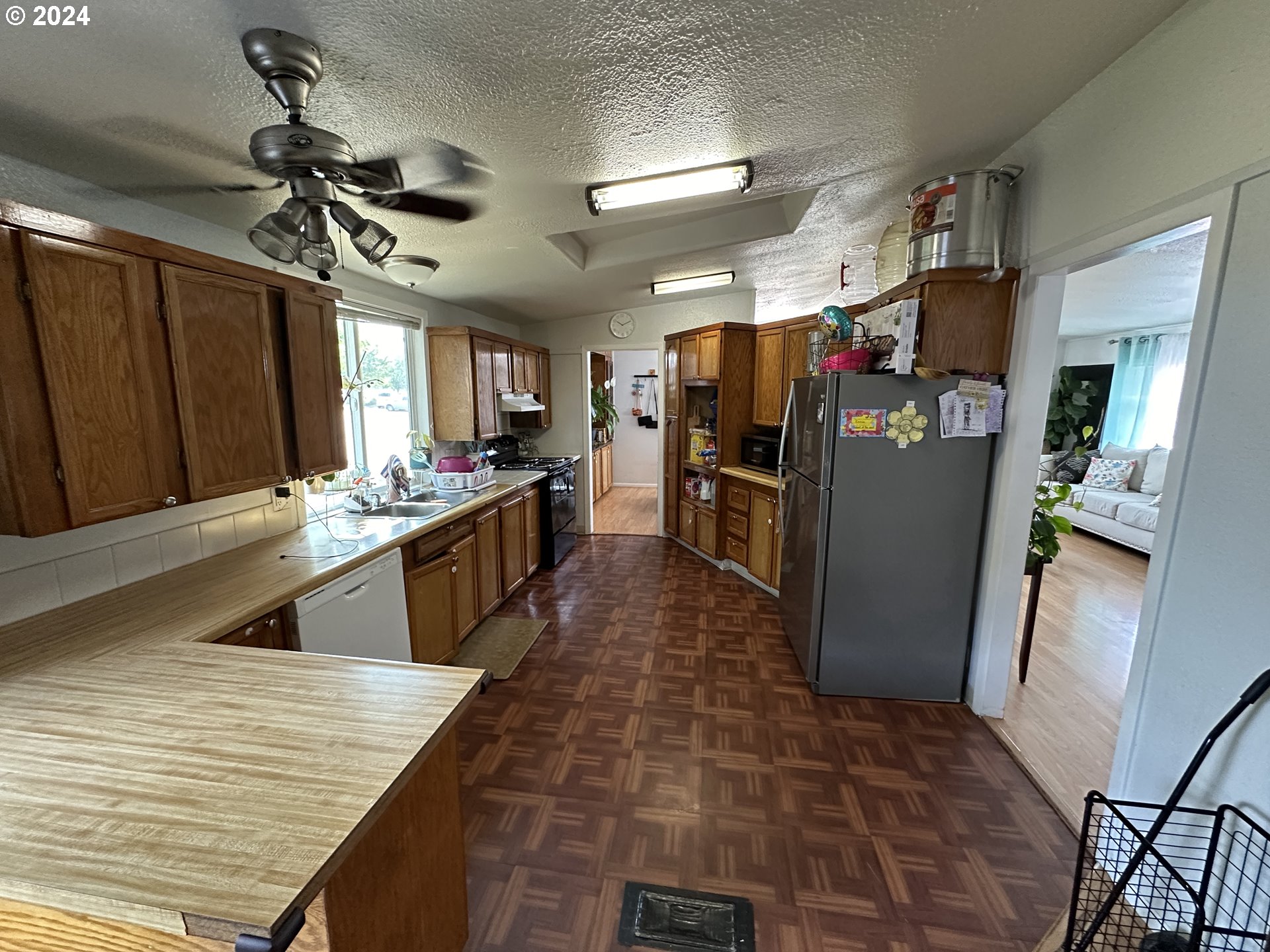 1933/1935 SANTIAM RD