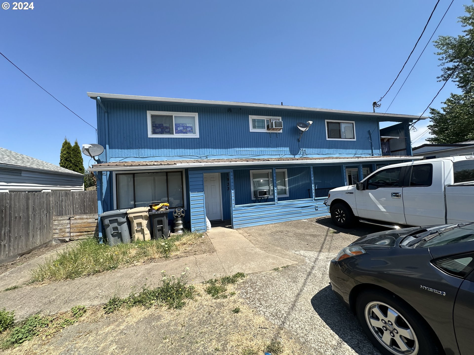 1933/1935 SANTIAM RD