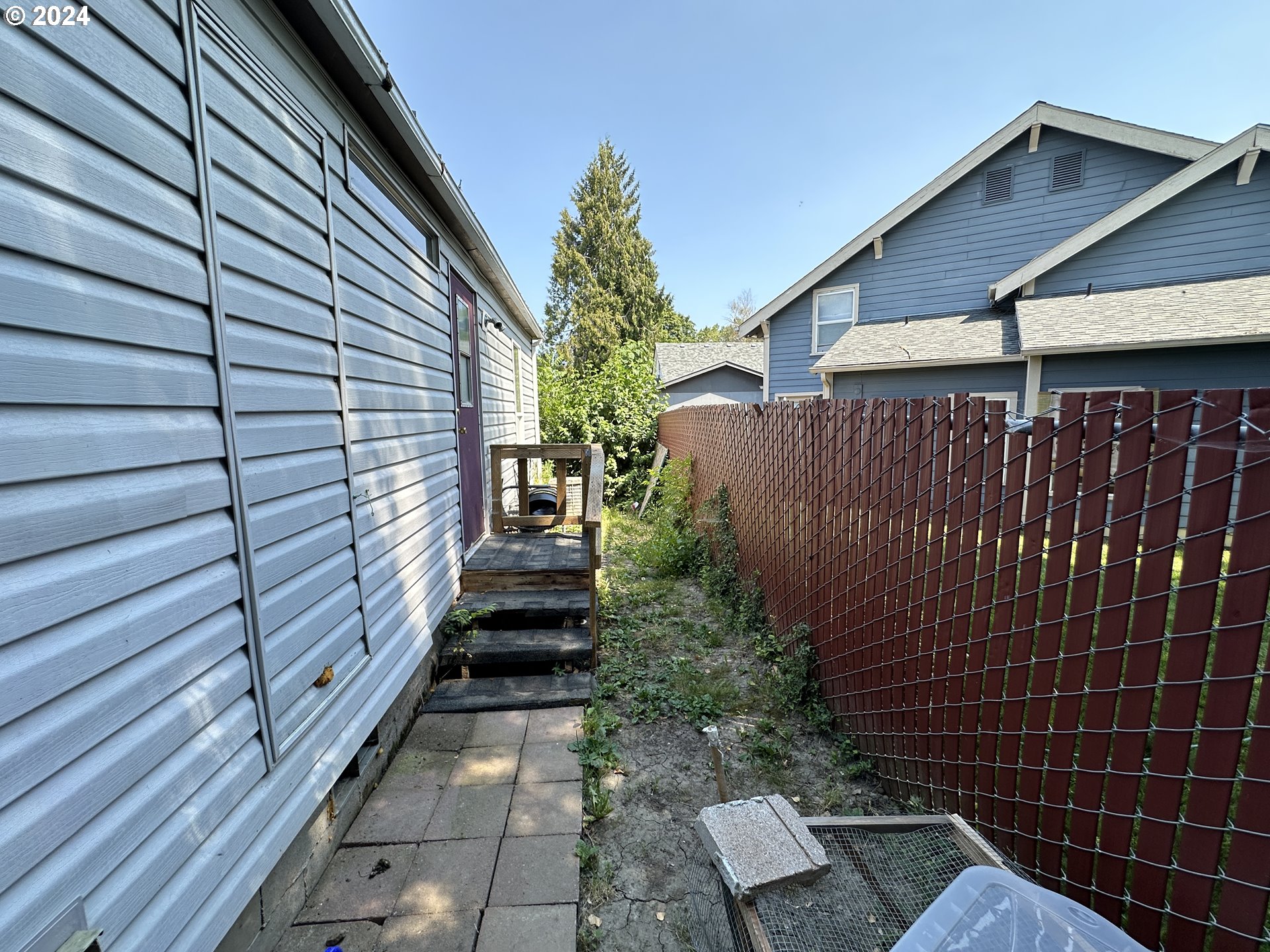 1933/1935 SANTIAM RD