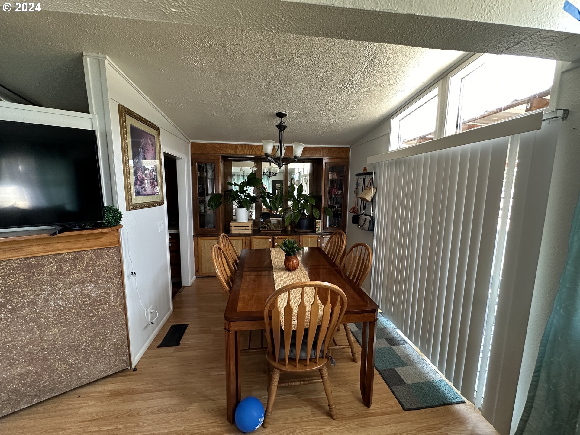 1933/1935 SANTIAM RD