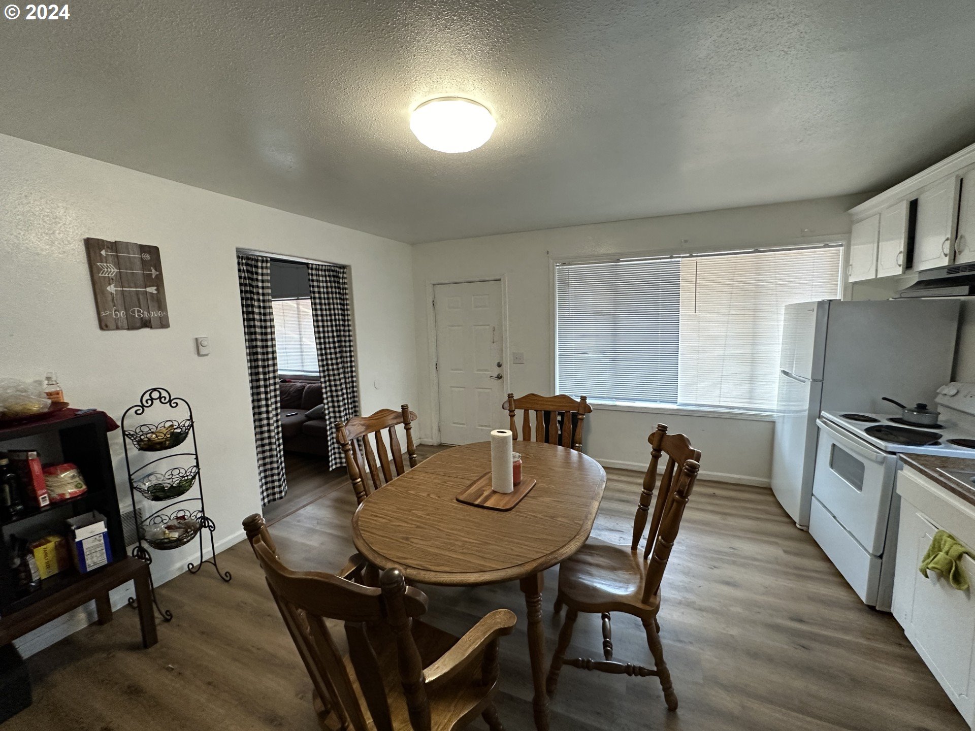 1933/1935 SANTIAM RD