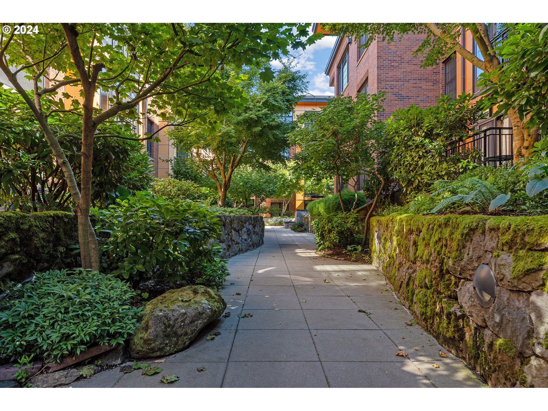 2335 NW Raleigh ST 311