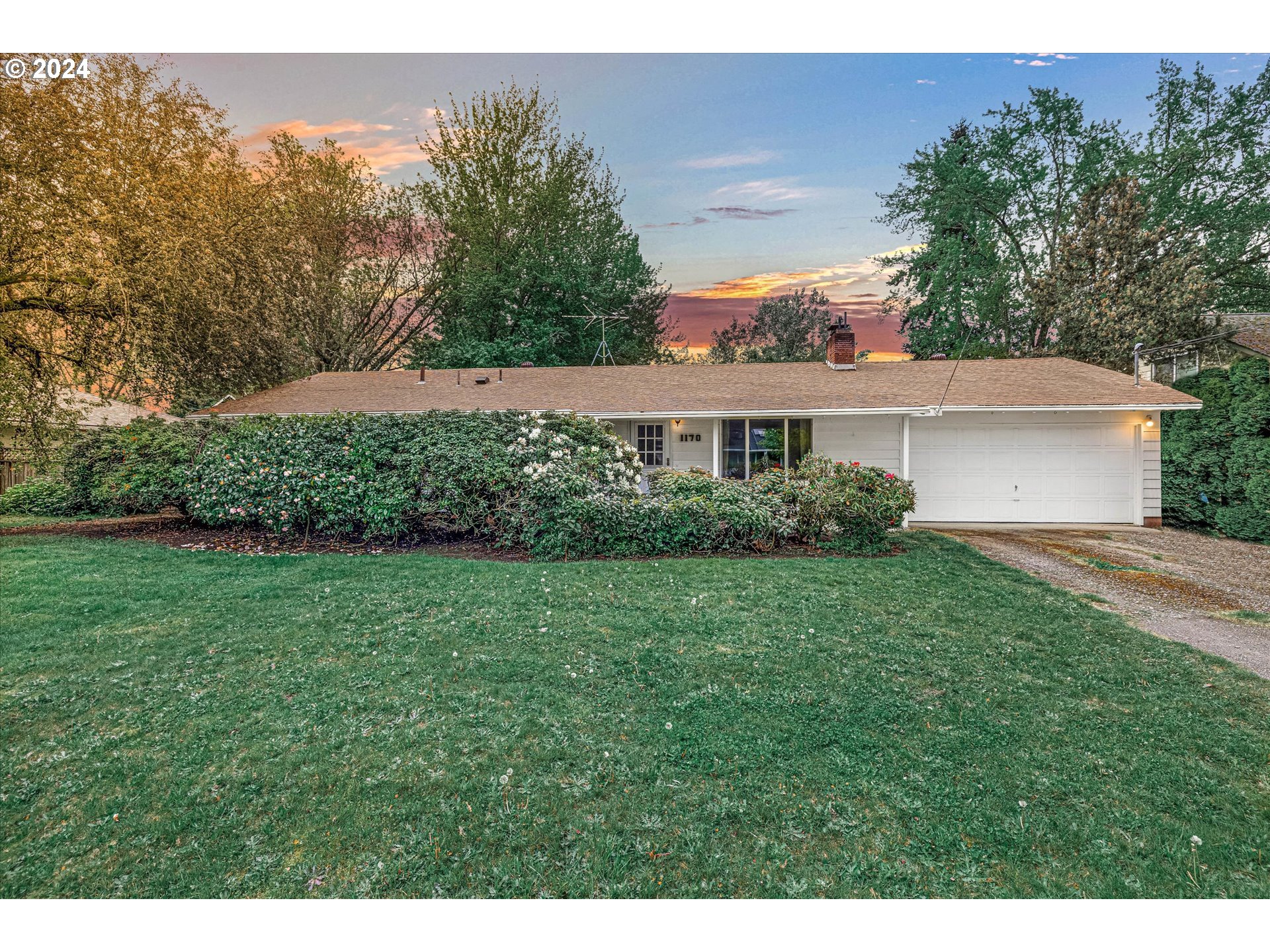 1170 NE SUNRISE LN