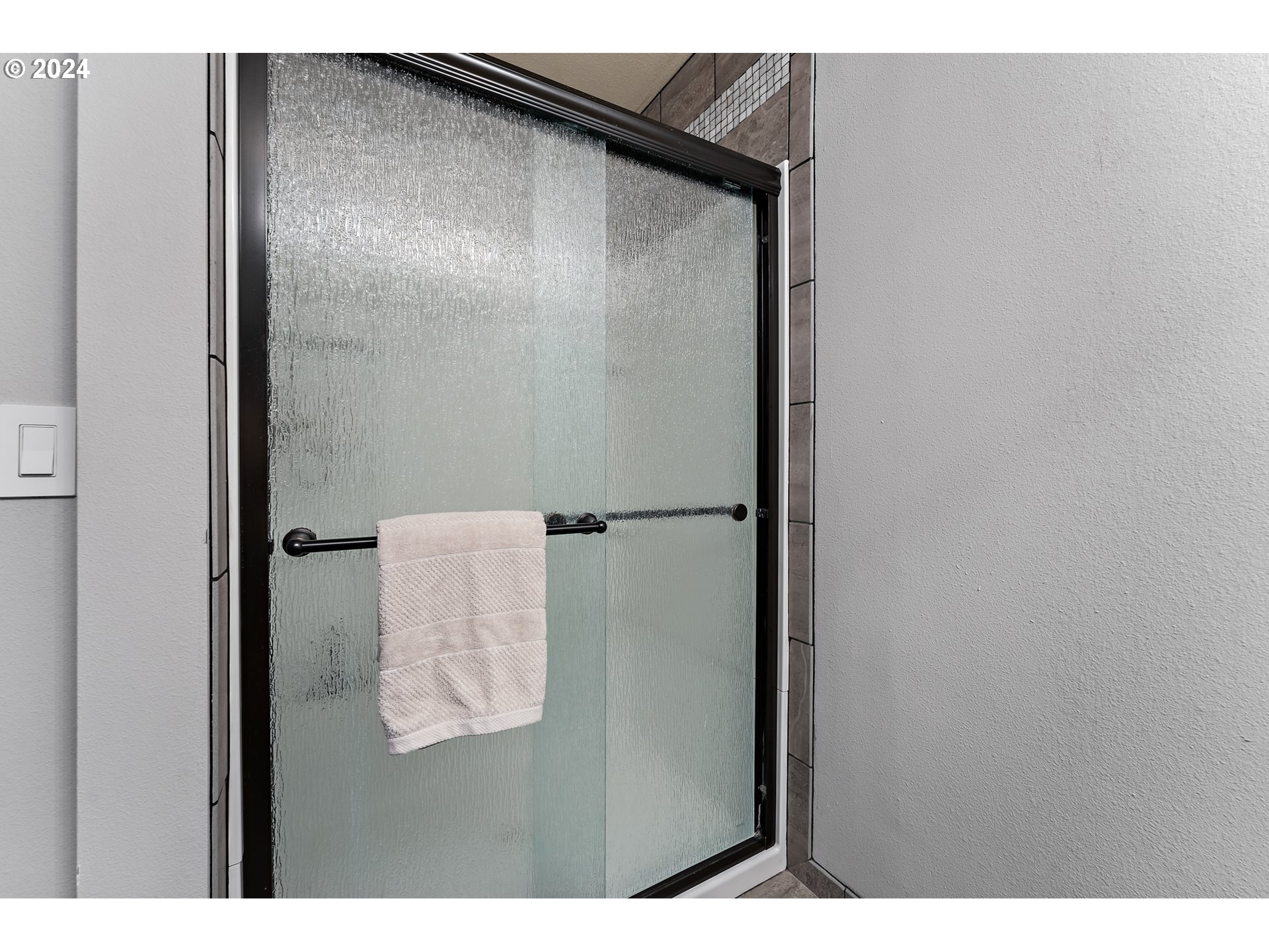 7808 NE LOOWIT LOOP 93