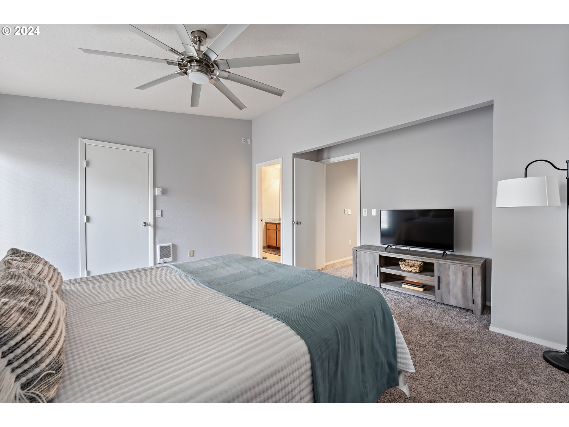 7808 NE LOOWIT LOOP 93