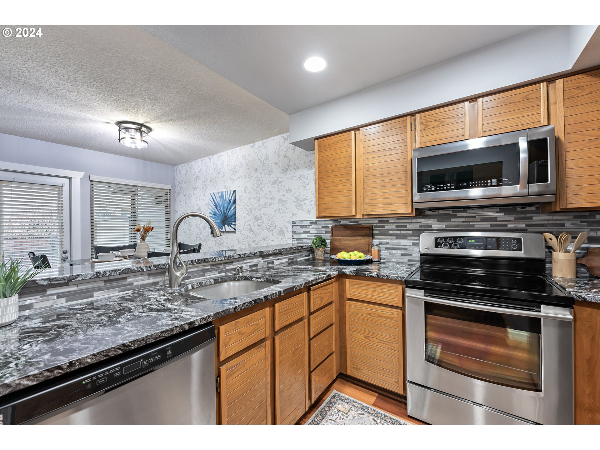 7808 NE LOOWIT LOOP 93