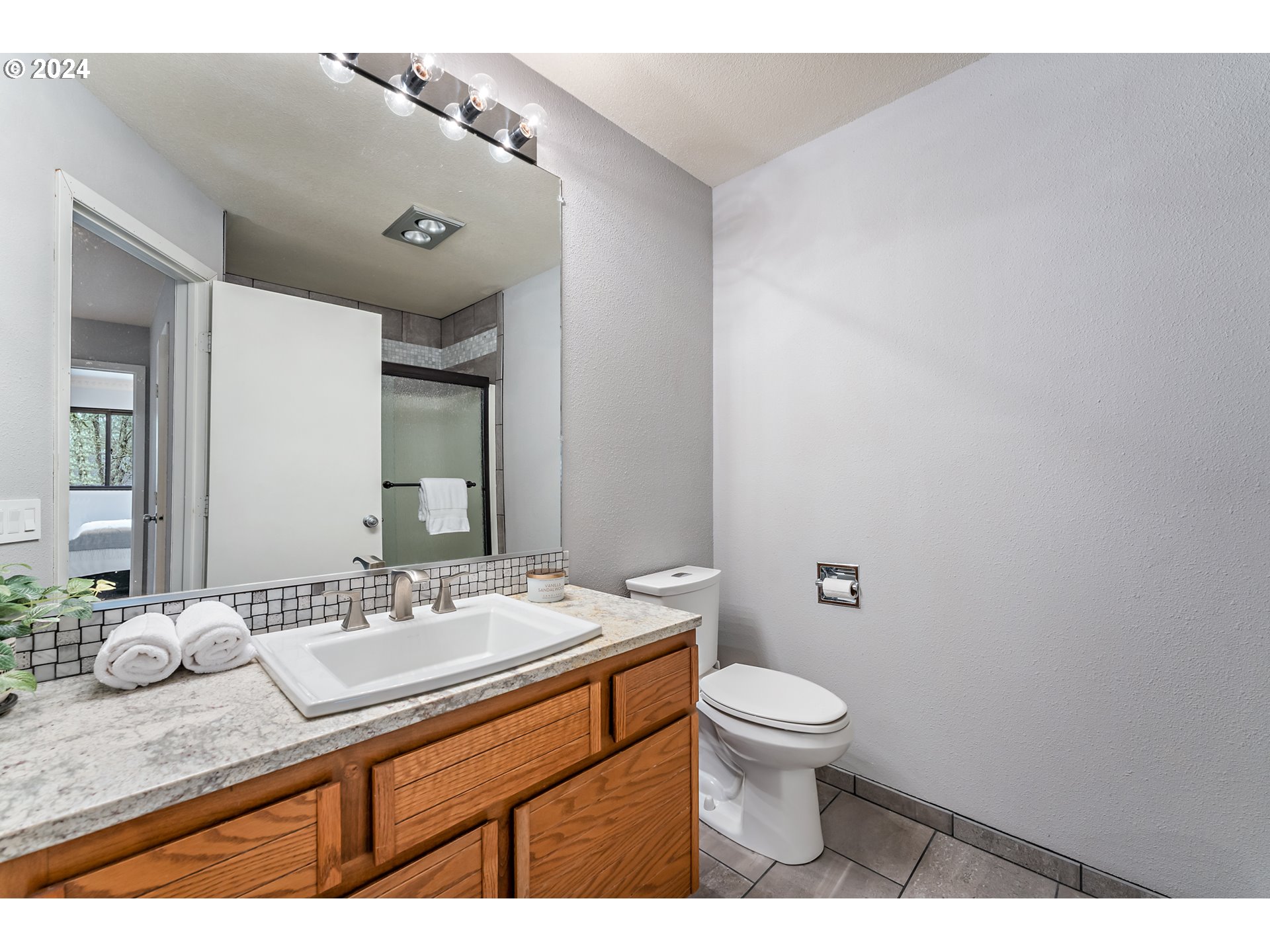 7808 NE LOOWIT LOOP 93