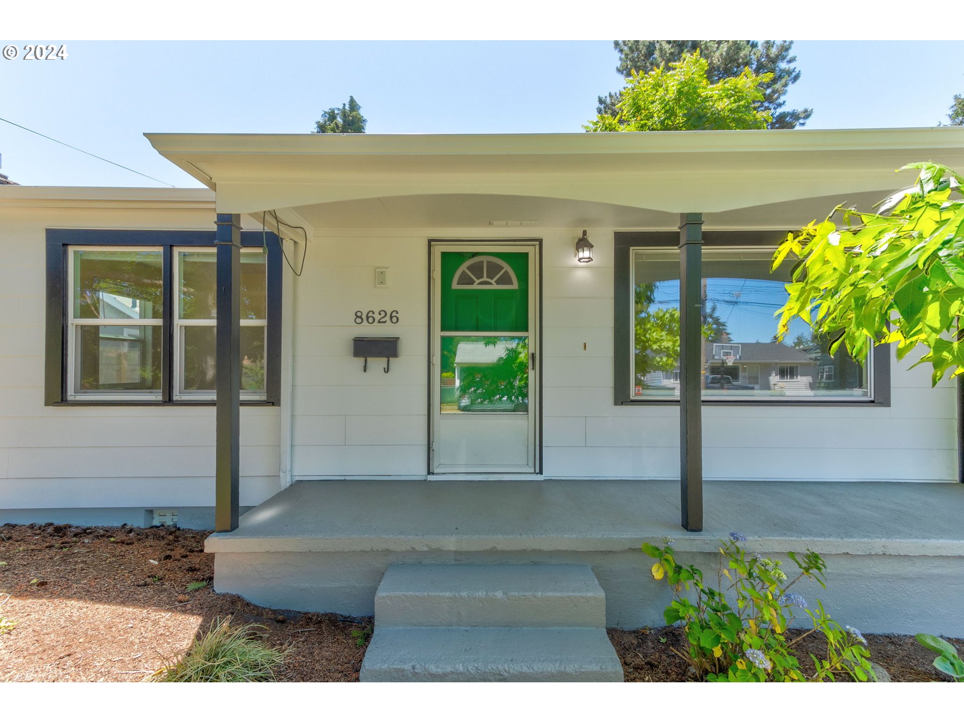 8626 NE THOMPSON ST