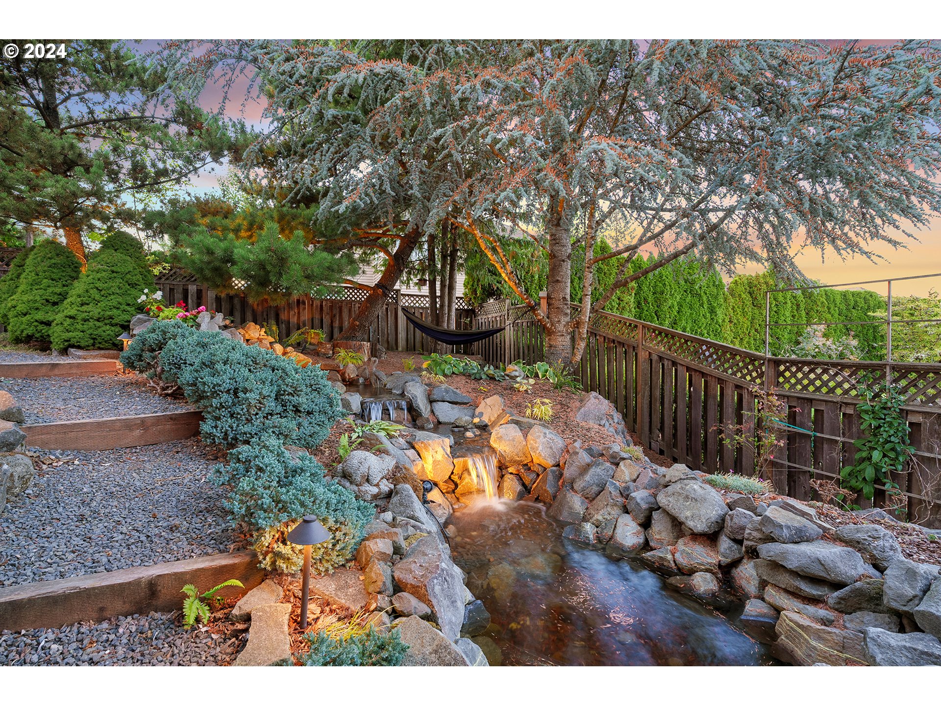 13995 SW MISTLETOE DR