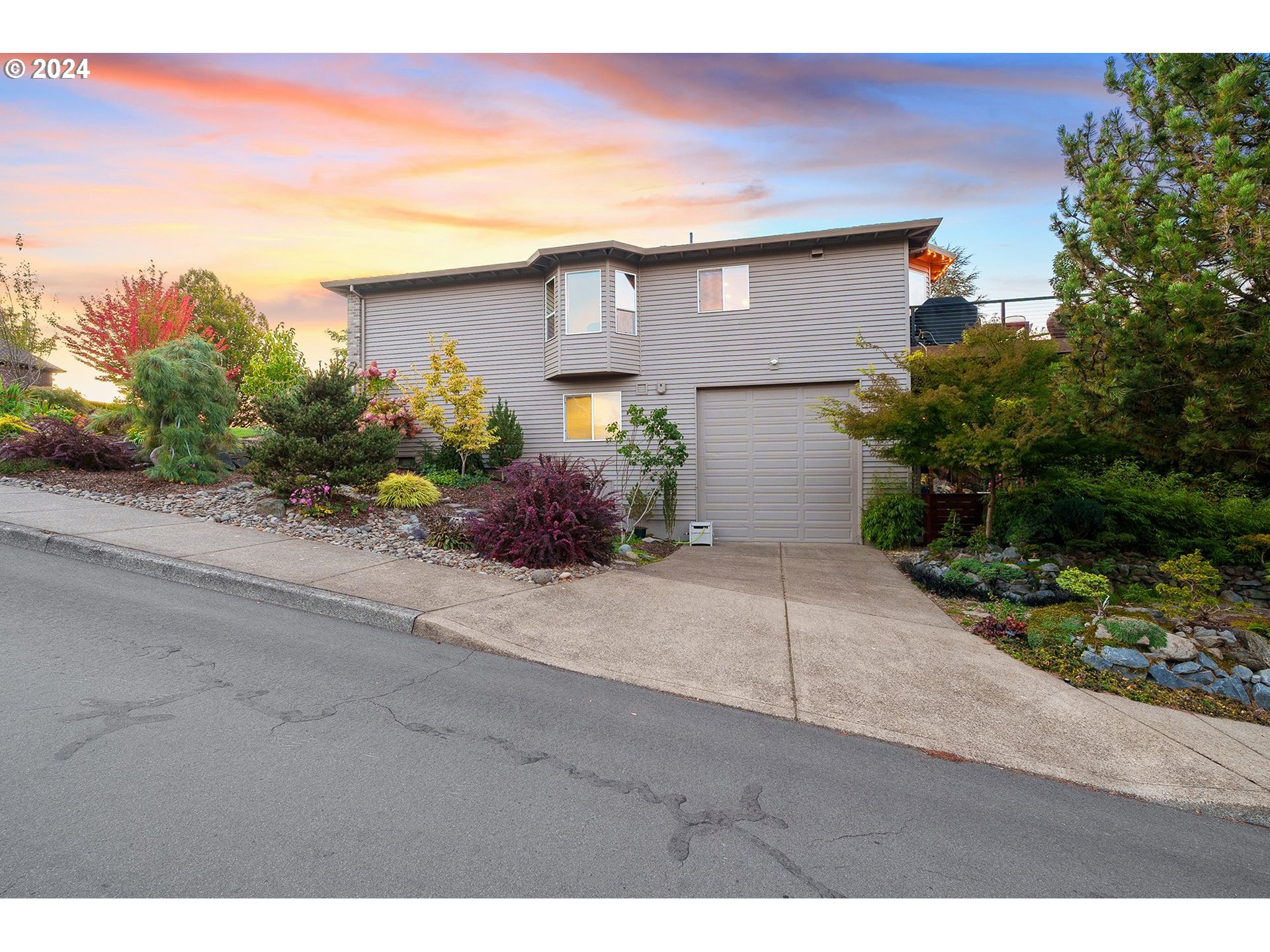 13995 SW MISTLETOE DR
