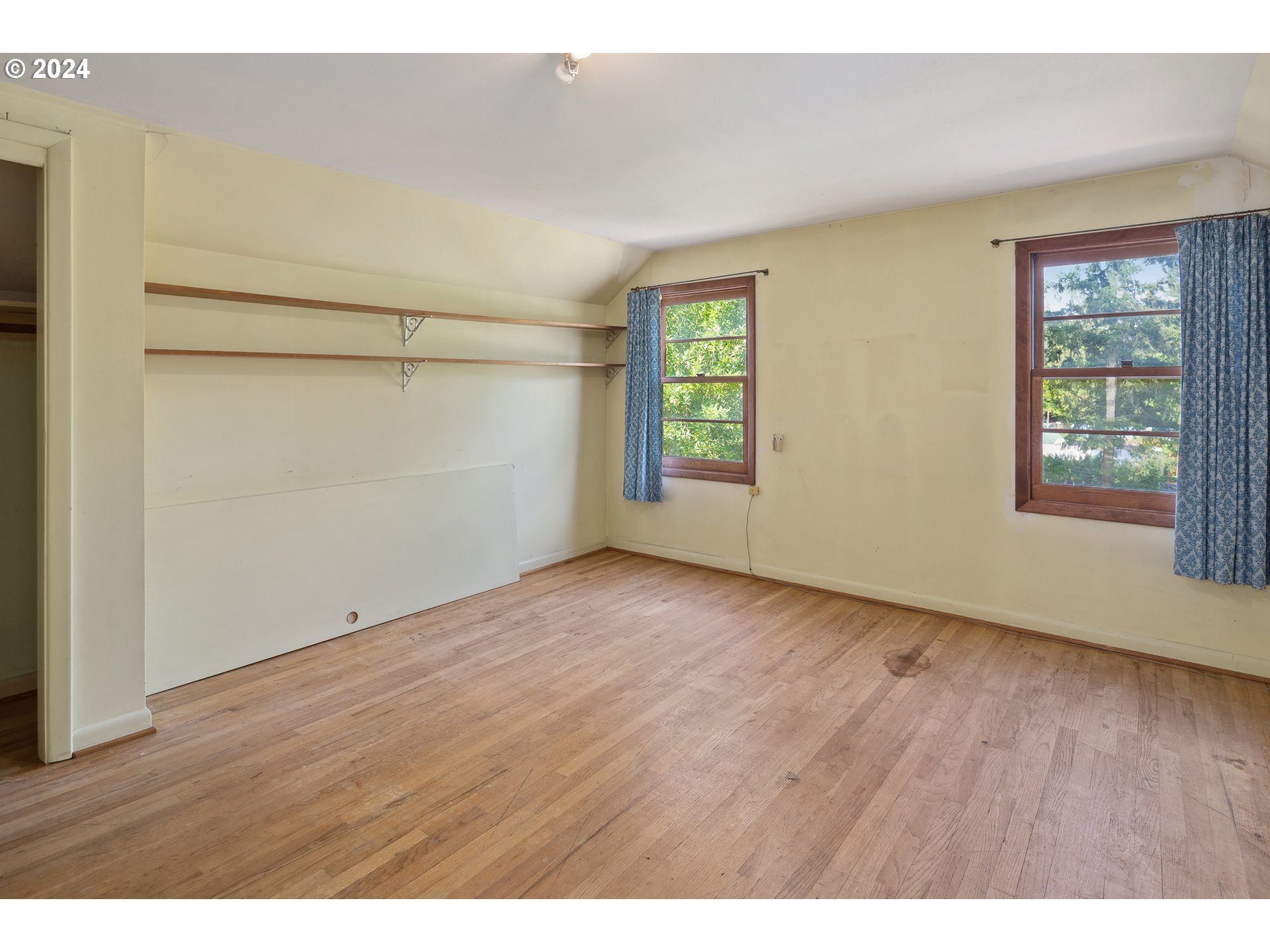 5857 SW GARDEN HOME RD