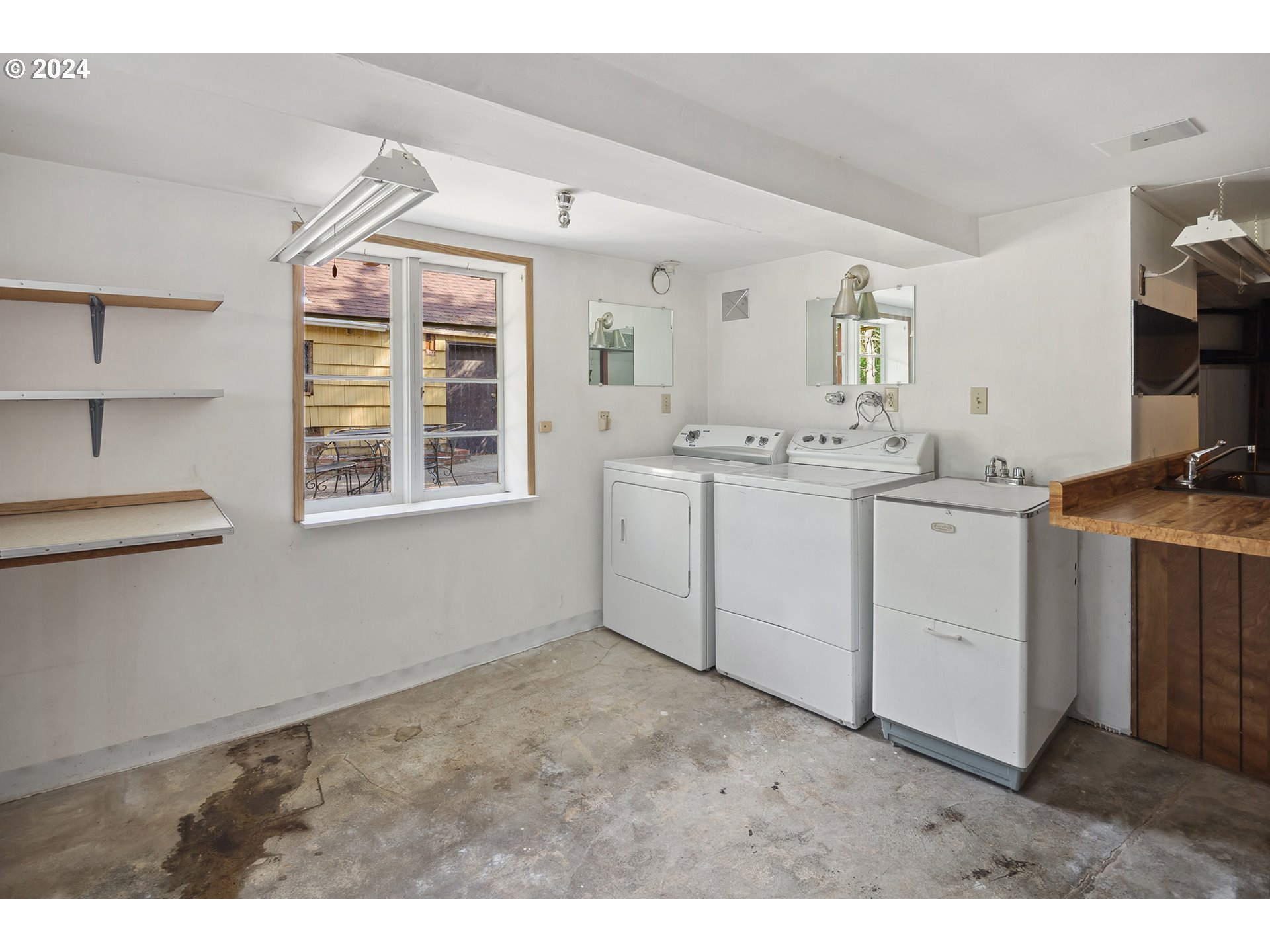 5857 SW GARDEN HOME RD