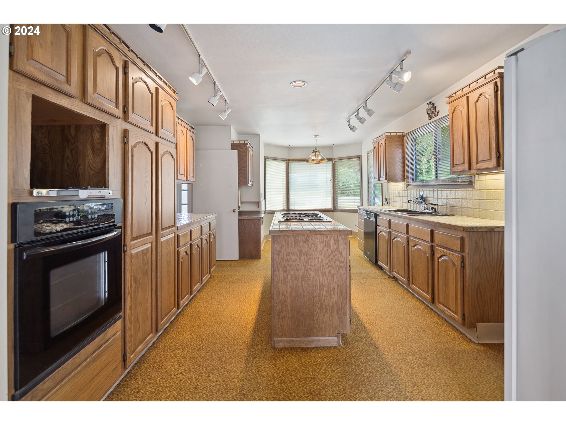 5857 SW GARDEN HOME RD