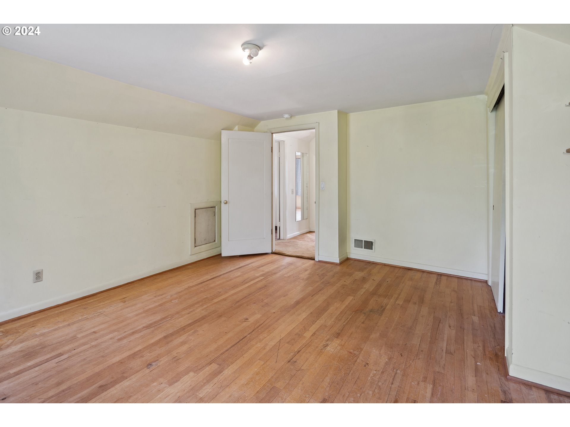 5857 SW GARDEN HOME RD