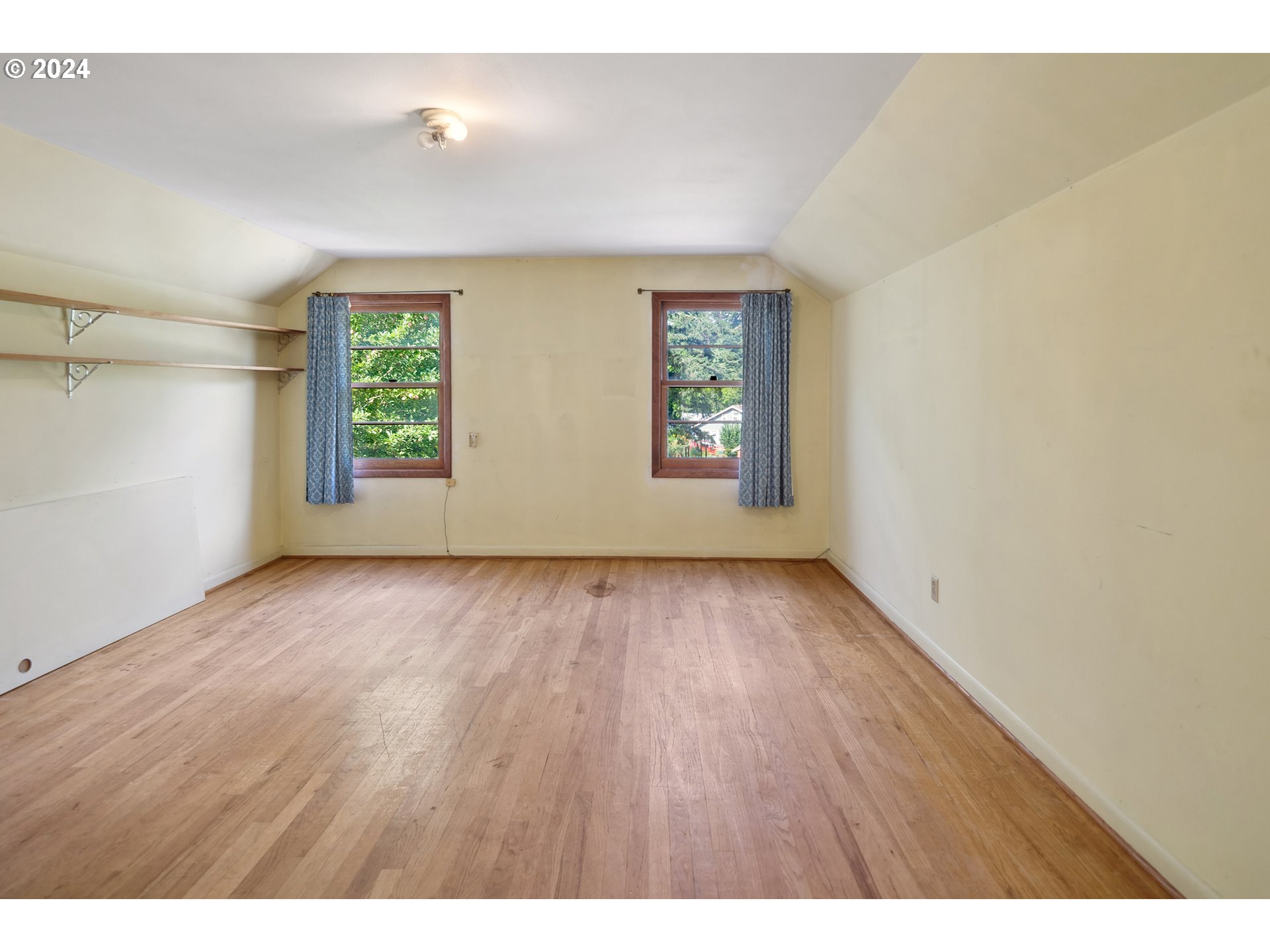 5857 SW GARDEN HOME RD