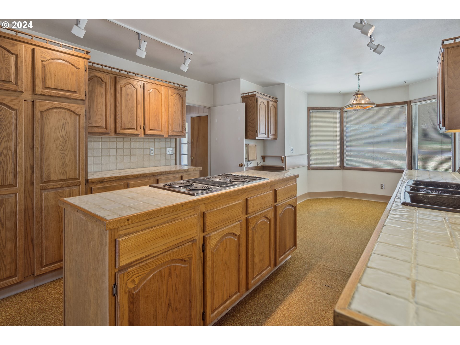 5857 SW GARDEN HOME RD