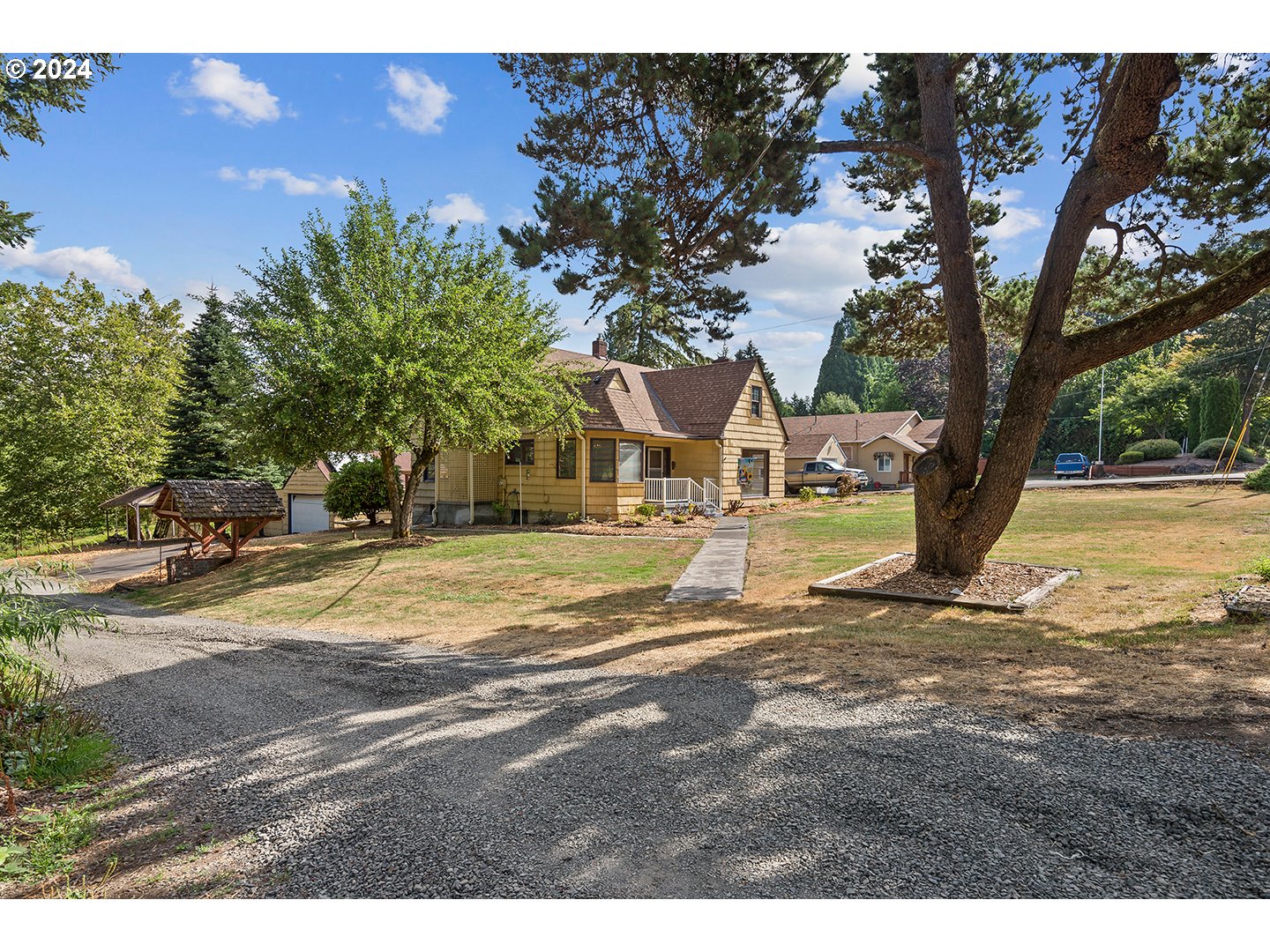 5857 SW GARDEN HOME RD