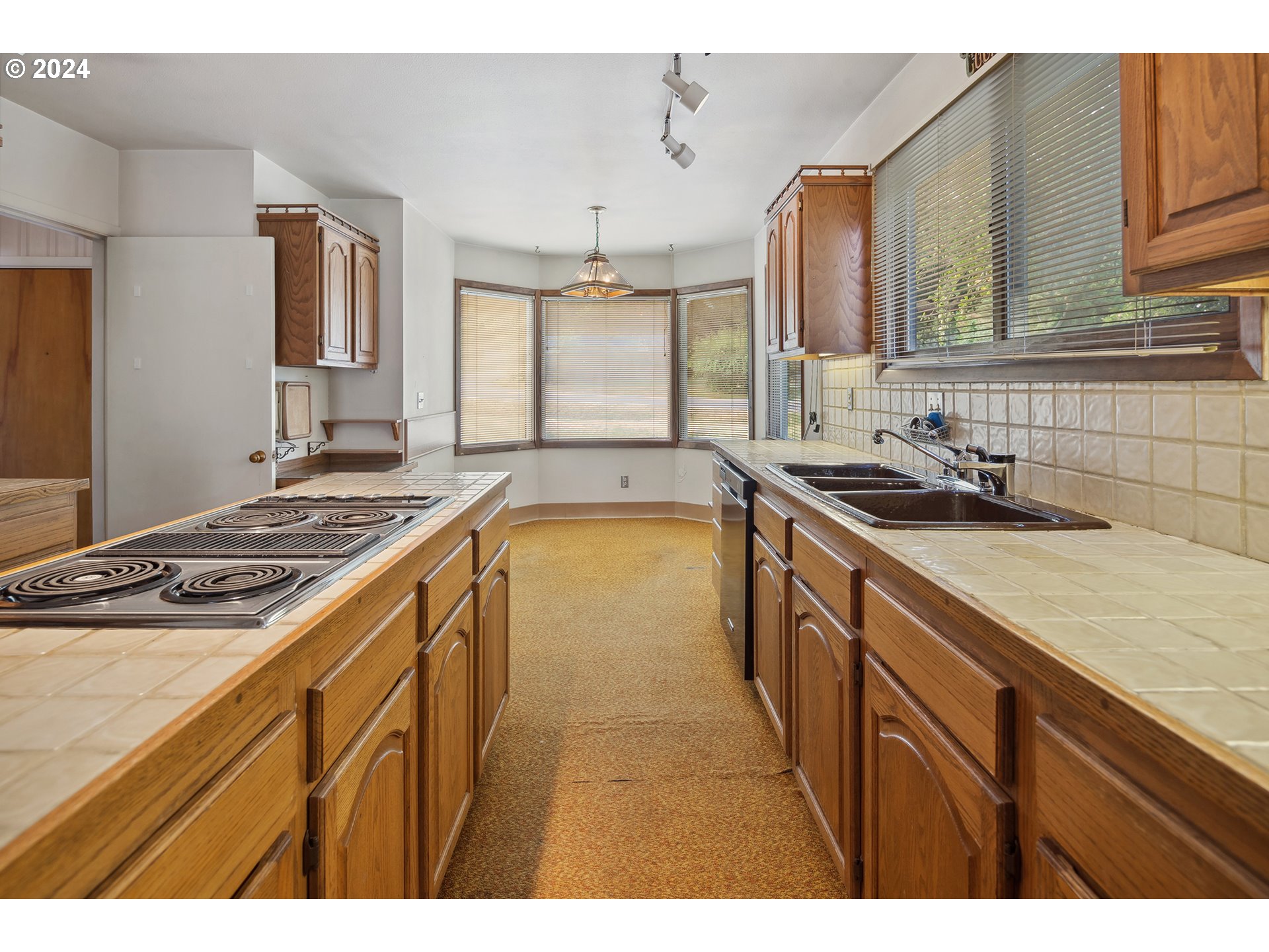 5857 SW GARDEN HOME RD