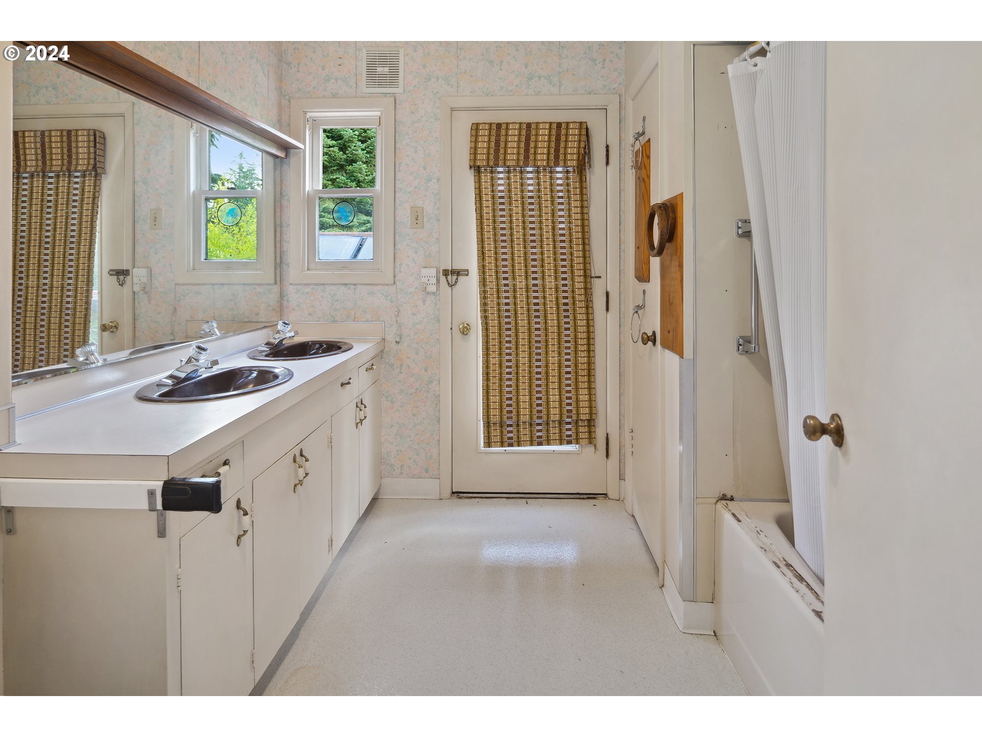 5857 SW GARDEN HOME RD