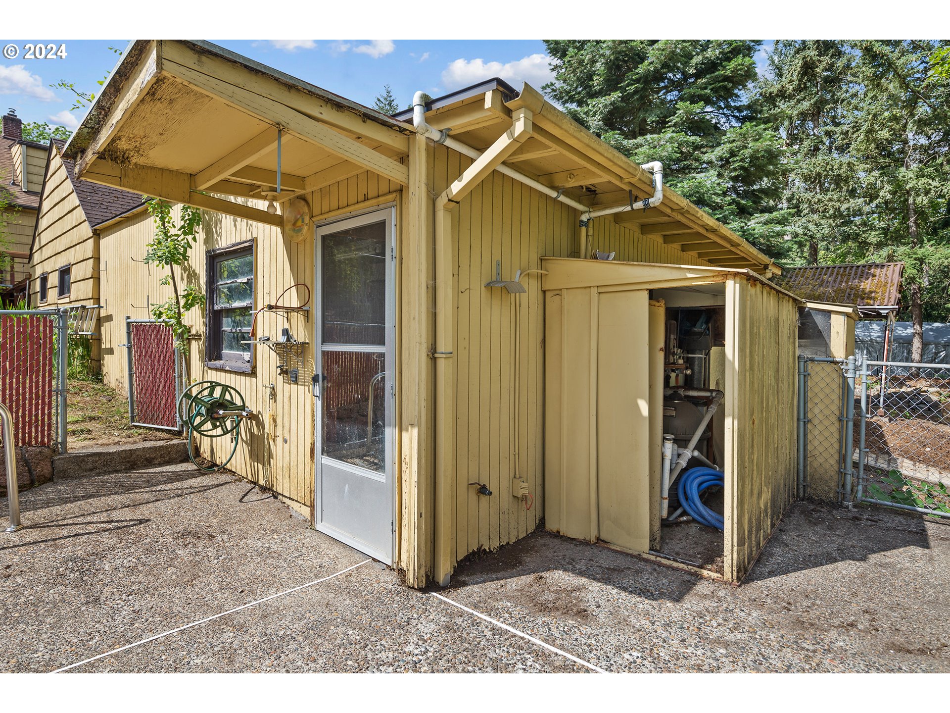 5857 SW GARDEN HOME RD