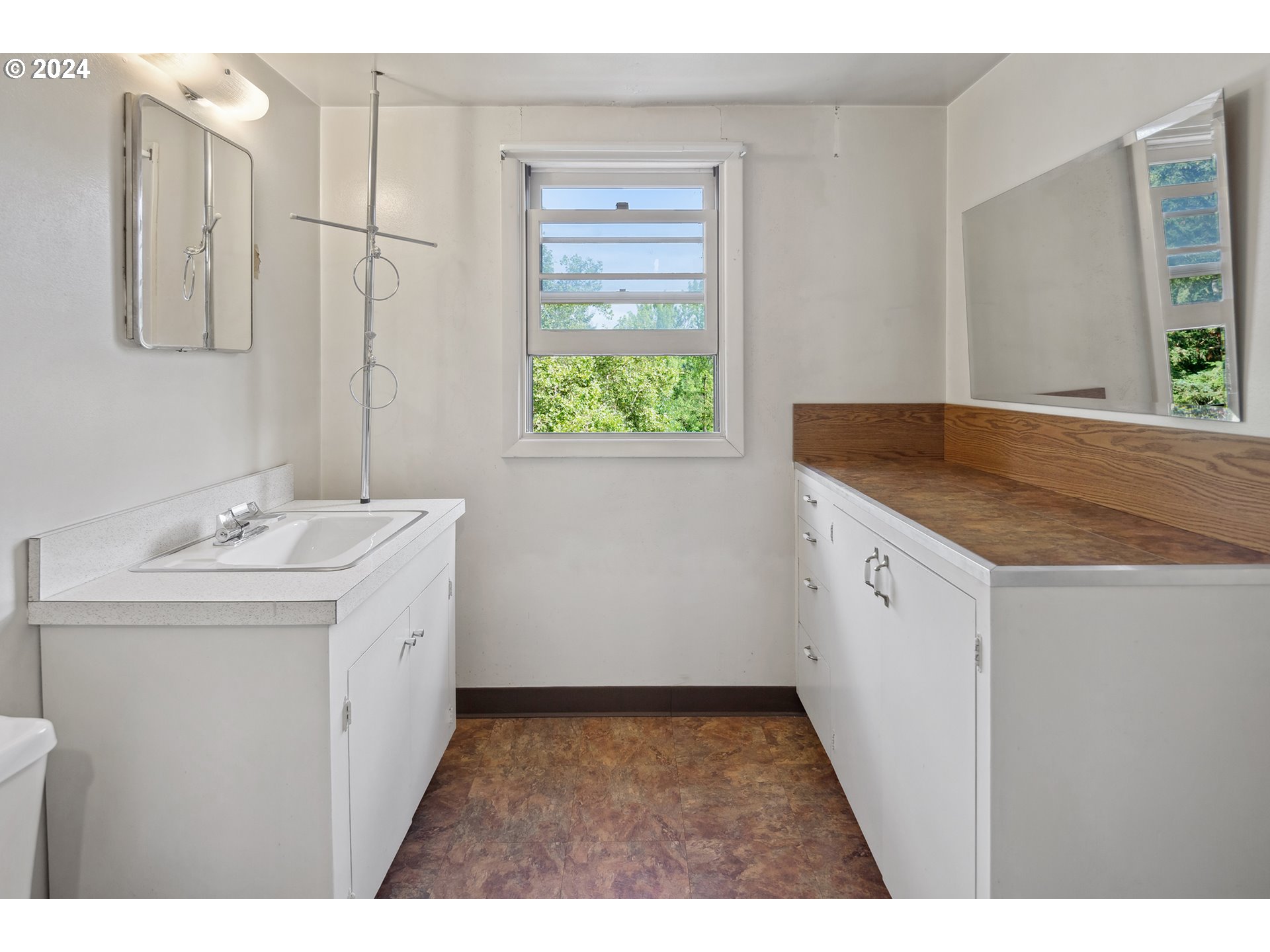 5857 SW GARDEN HOME RD