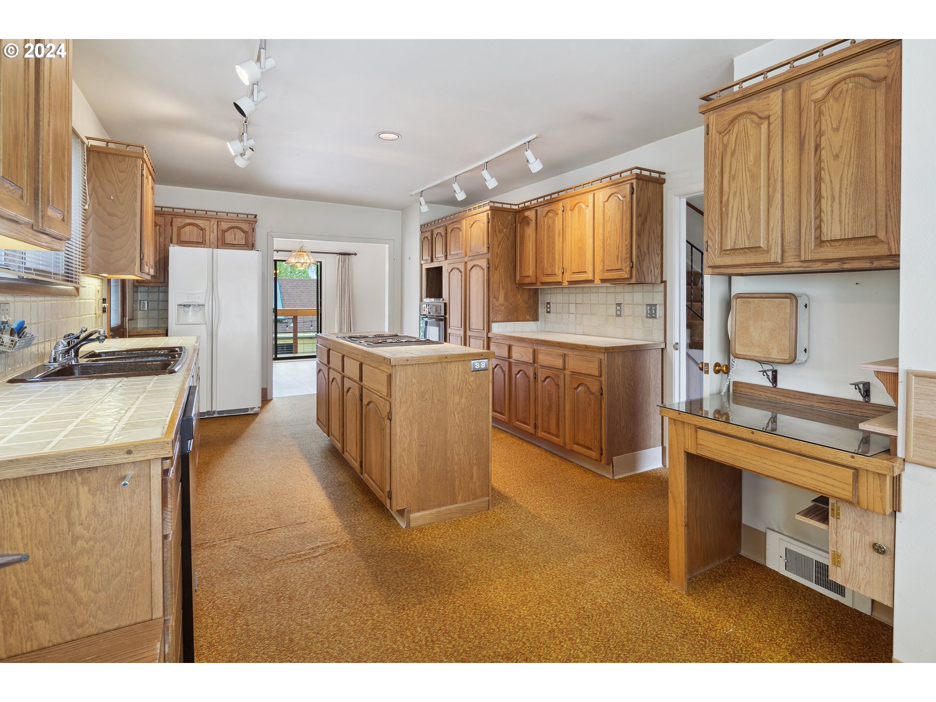 5857 SW GARDEN HOME RD