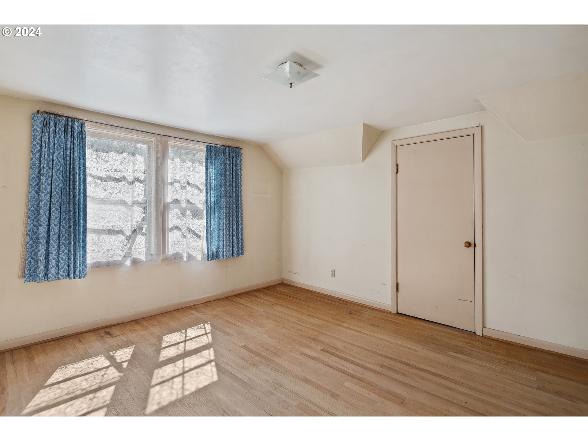 5857 SW GARDEN HOME RD