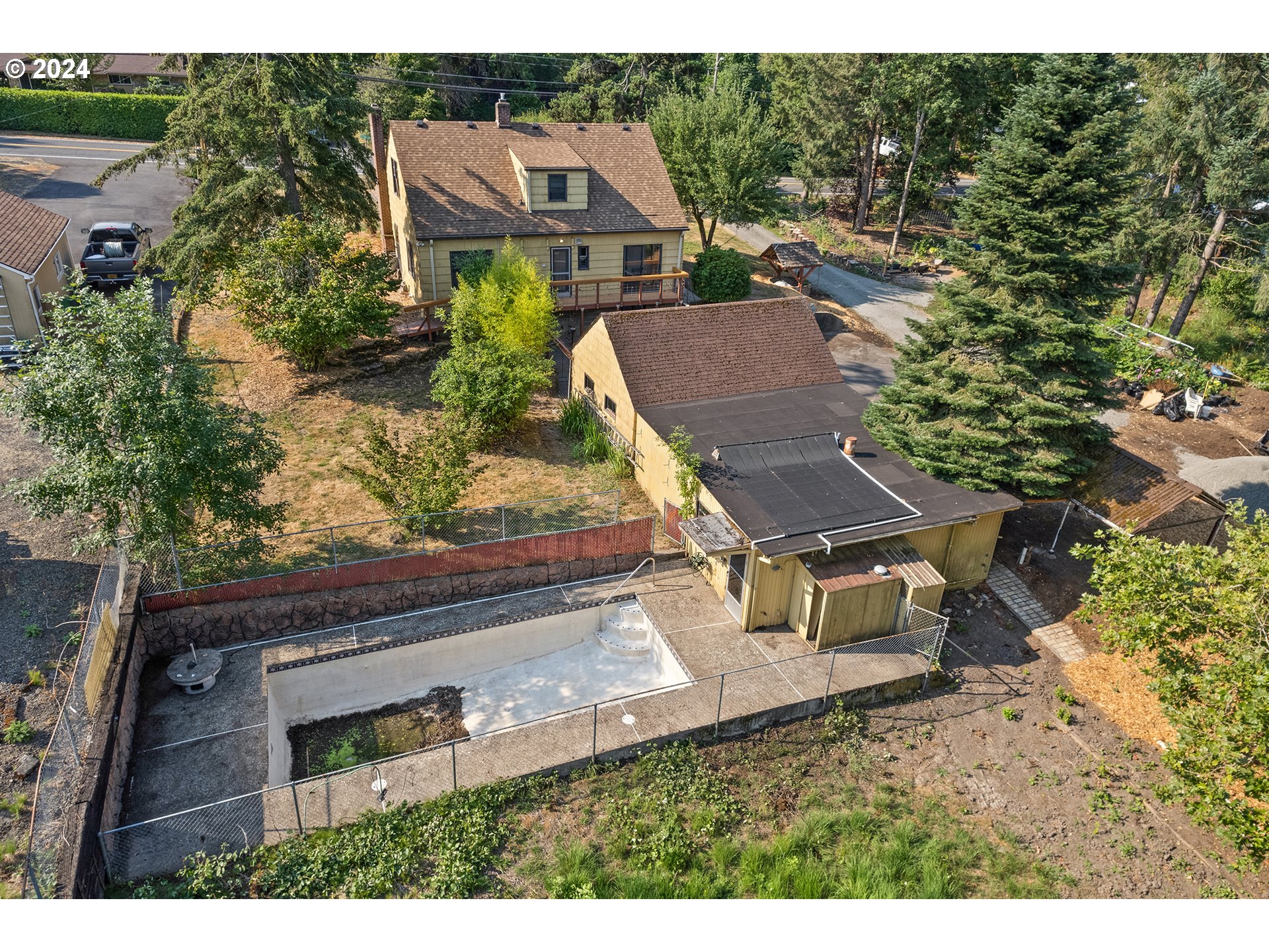 5857 SW GARDEN HOME RD