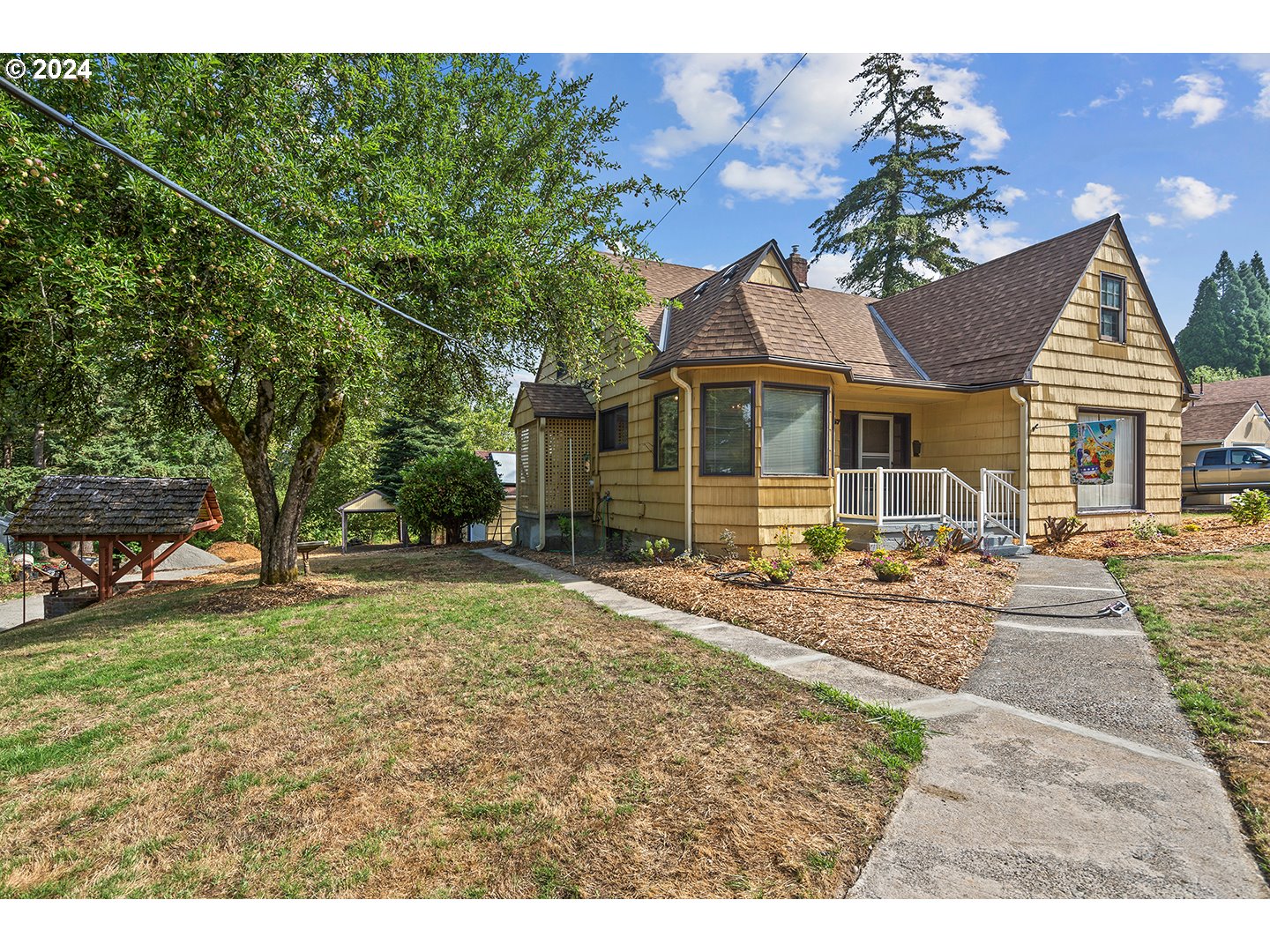 5857 SW GARDEN HOME RD