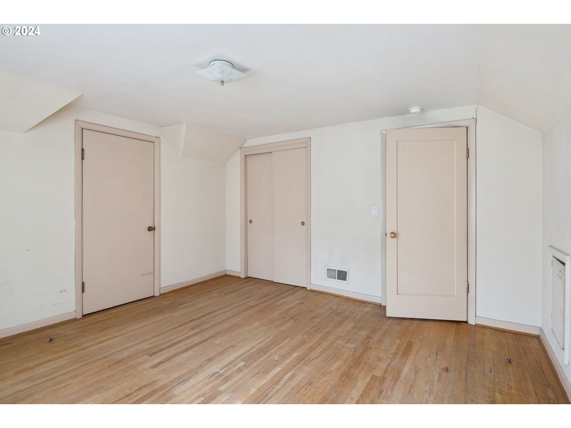 5857 SW GARDEN HOME RD