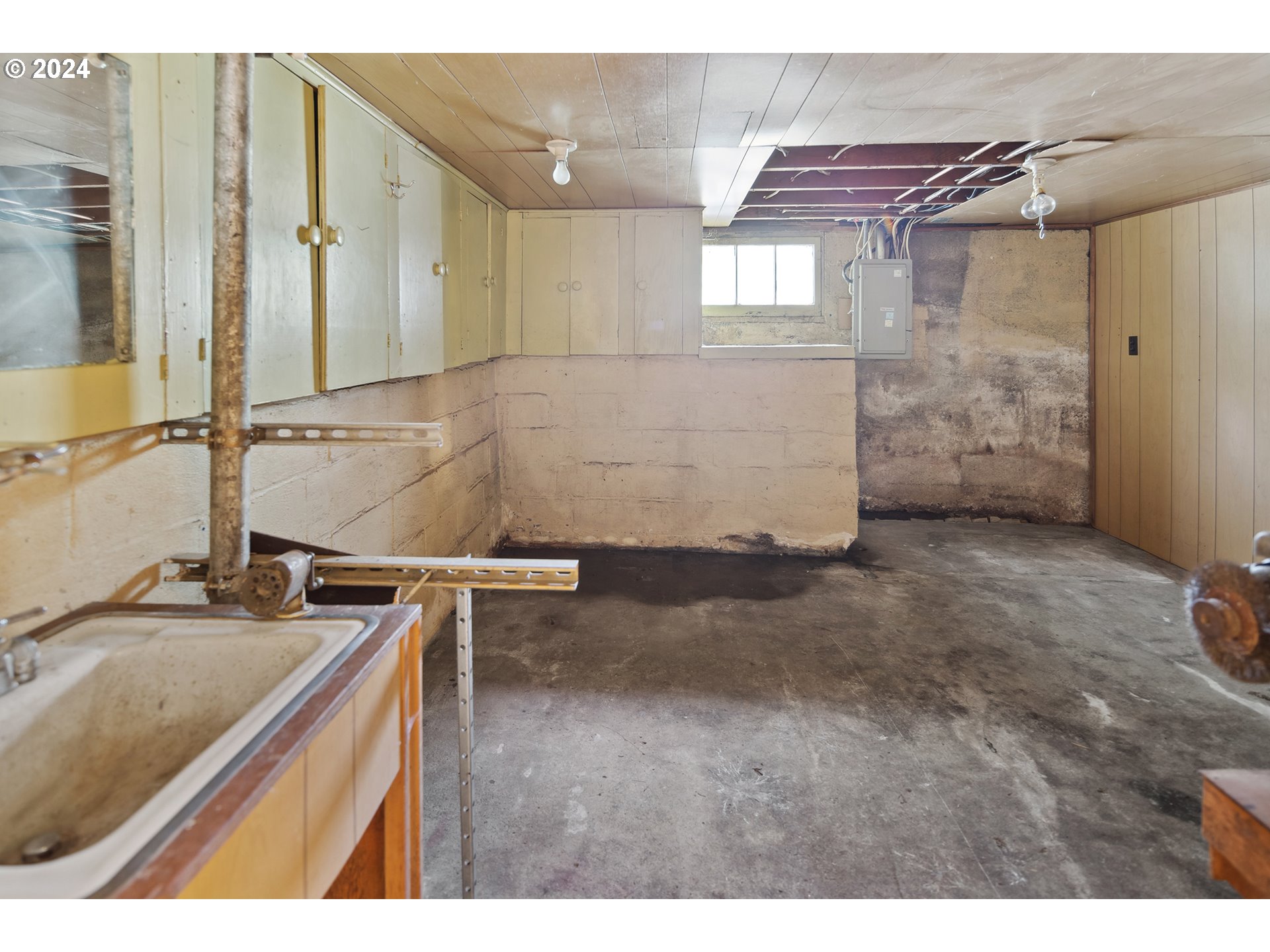 5857 SW GARDEN HOME RD