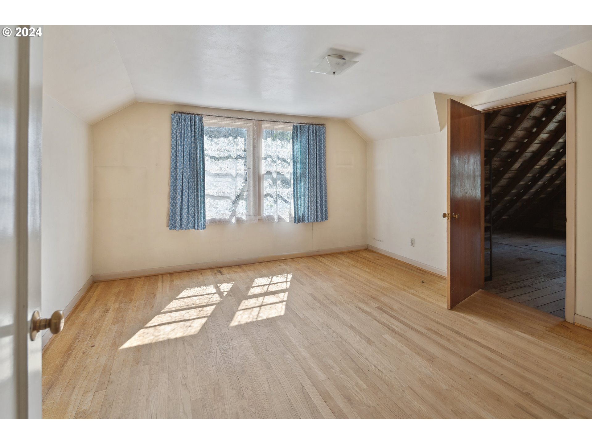 5857 SW GARDEN HOME RD