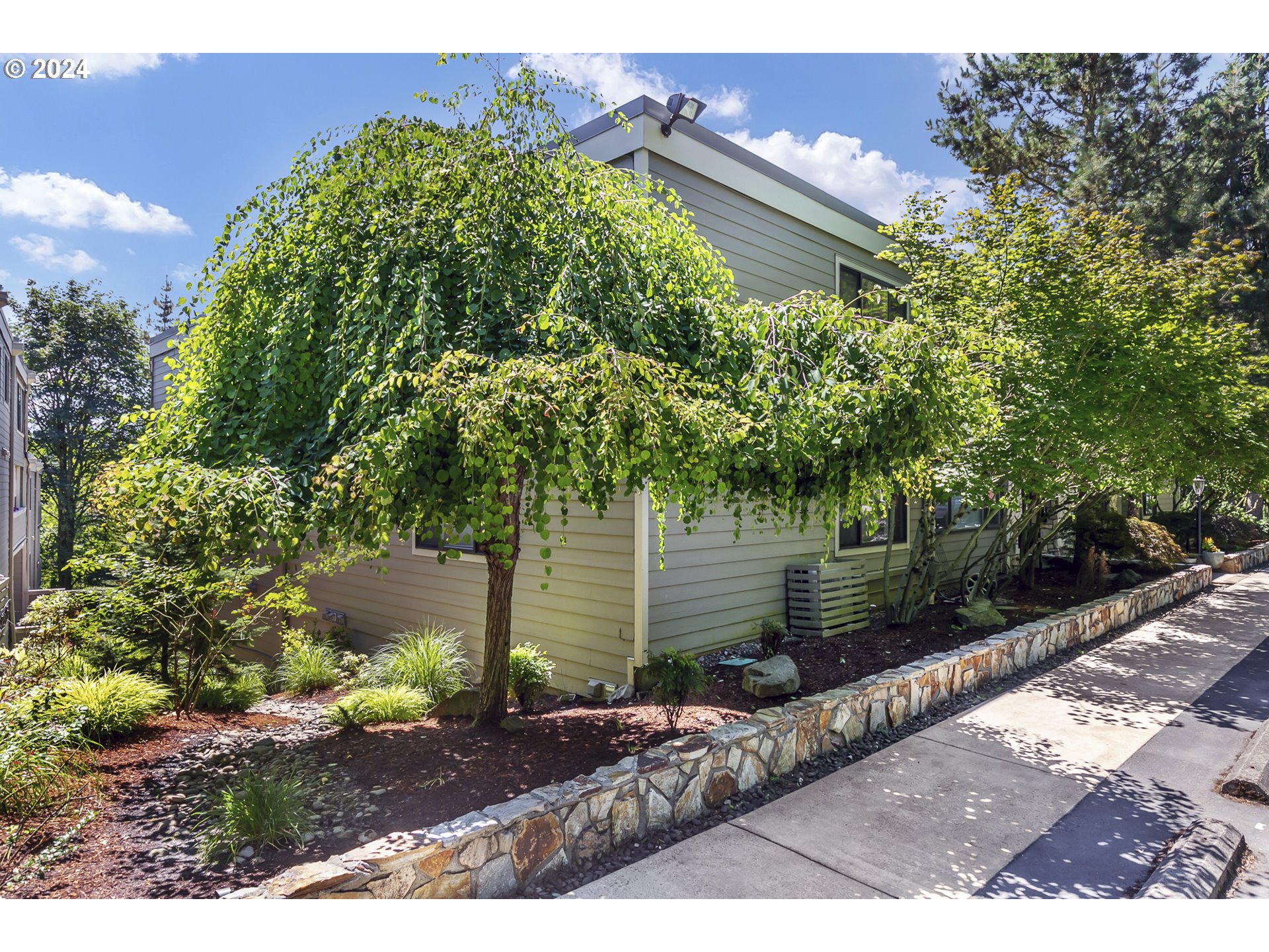 1500 SW SKYLINE BLVD 11