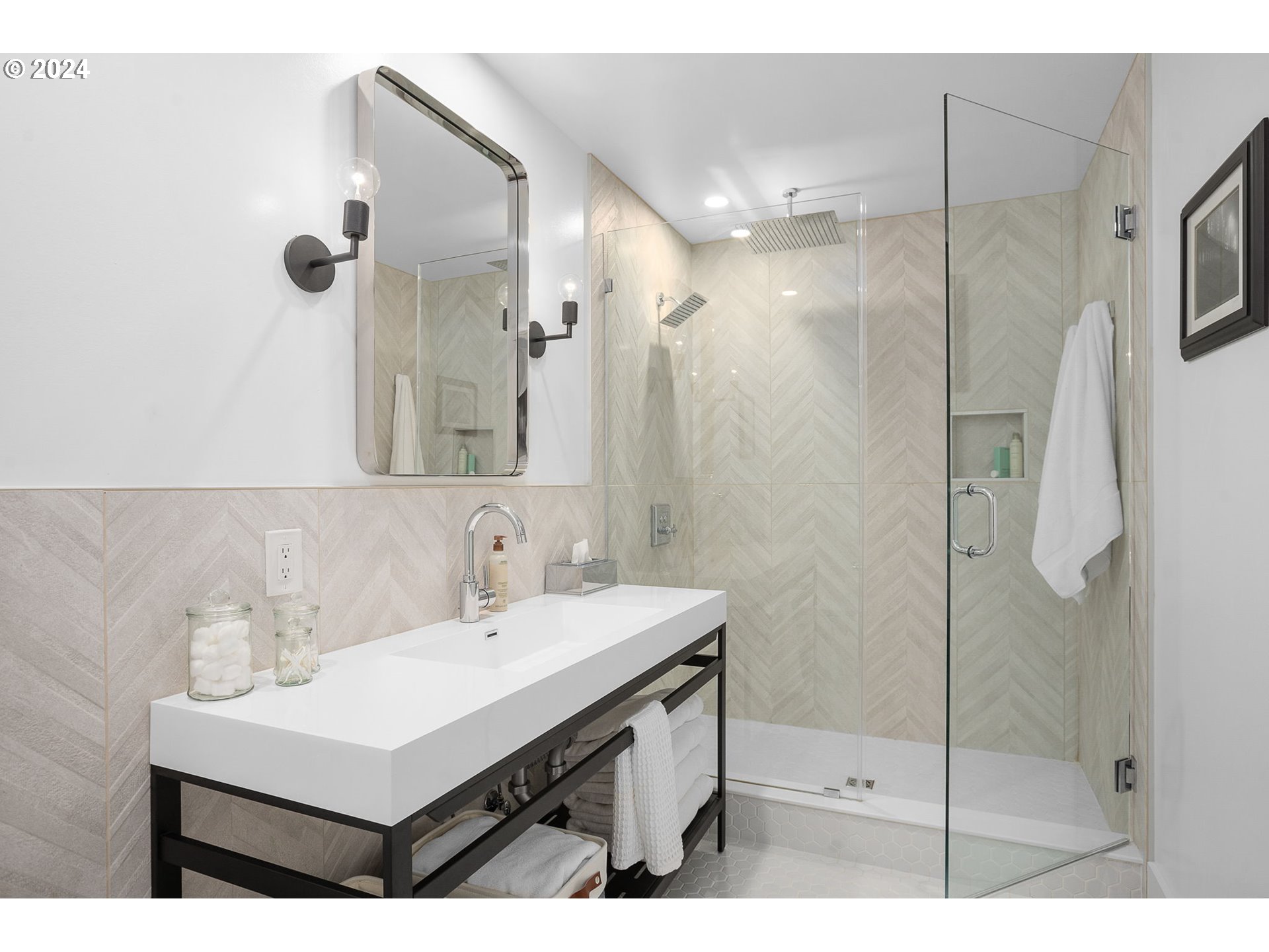 128 SE CESAR E CHAVEZ BLVD