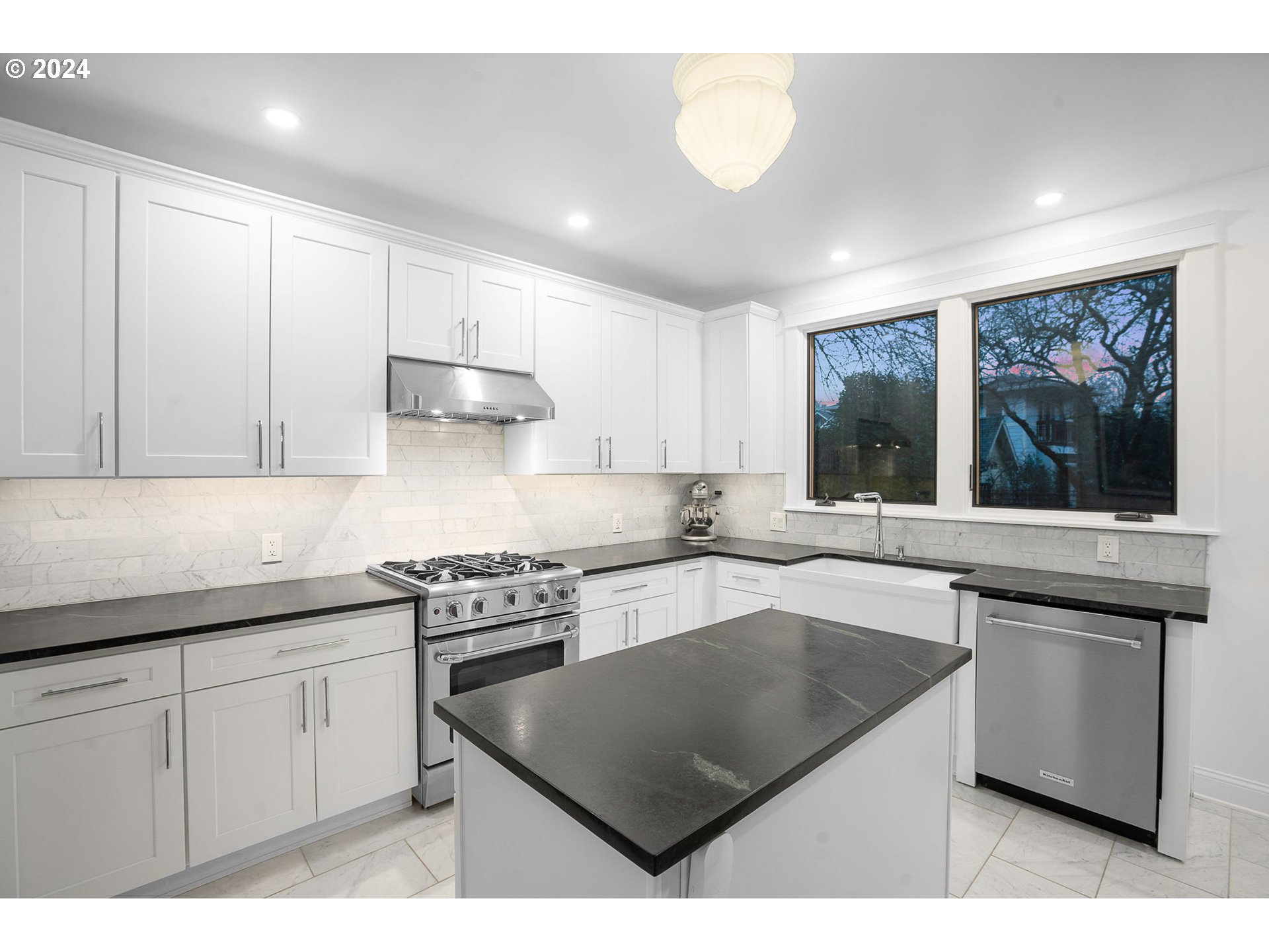 128 SE CESAR E CHAVEZ BLVD