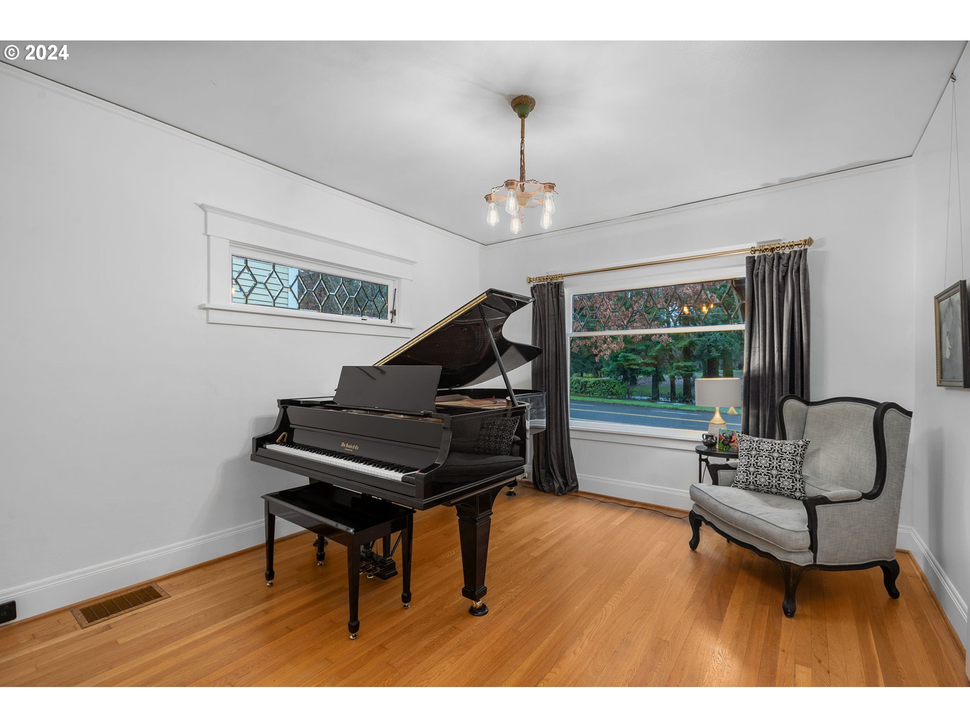 128 SE CESAR E CHAVEZ BLVD