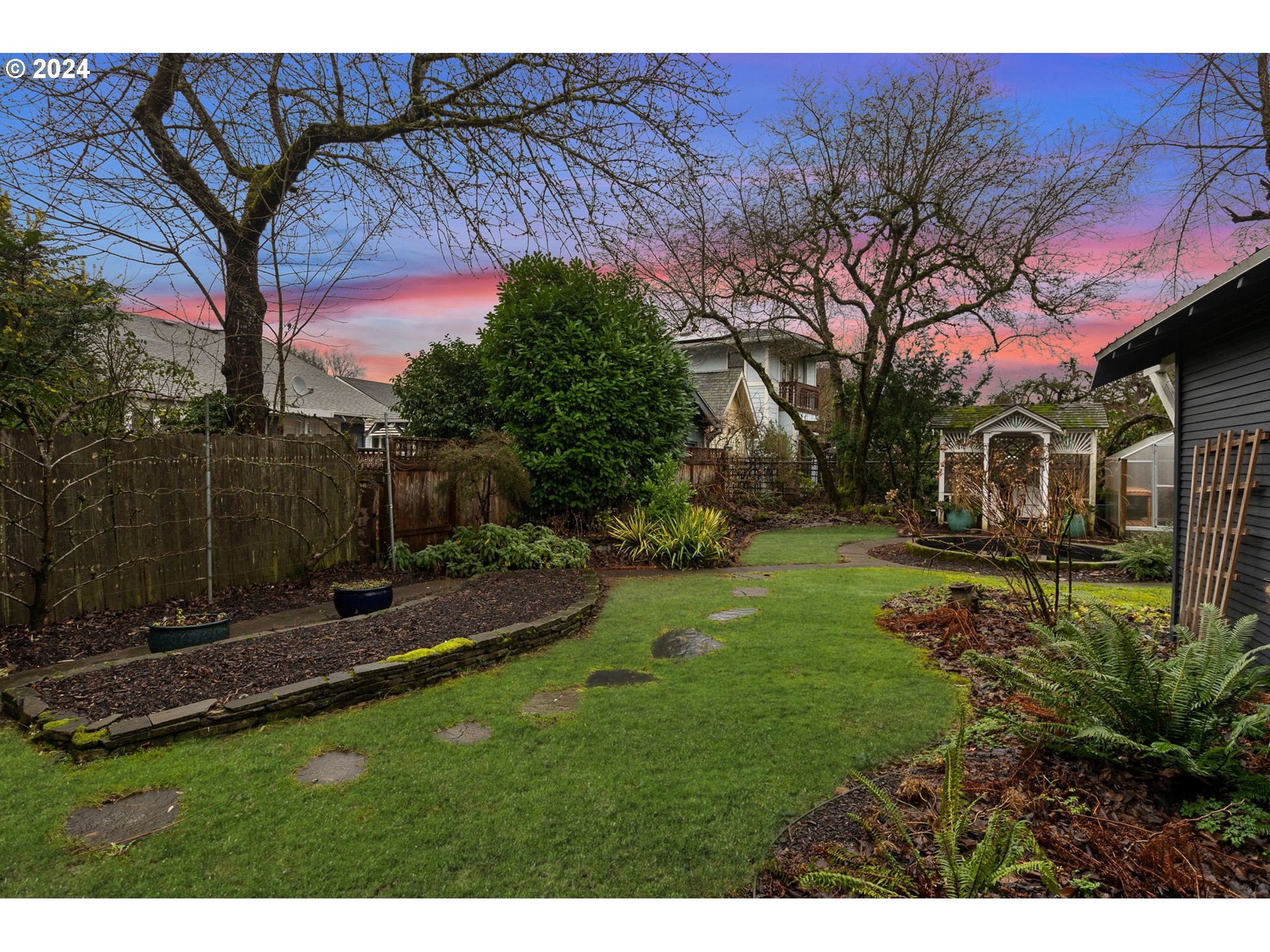 128 SE CESAR E CHAVEZ BLVD