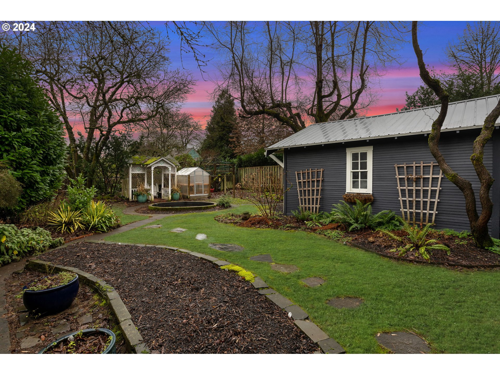 128 SE CESAR E CHAVEZ BLVD