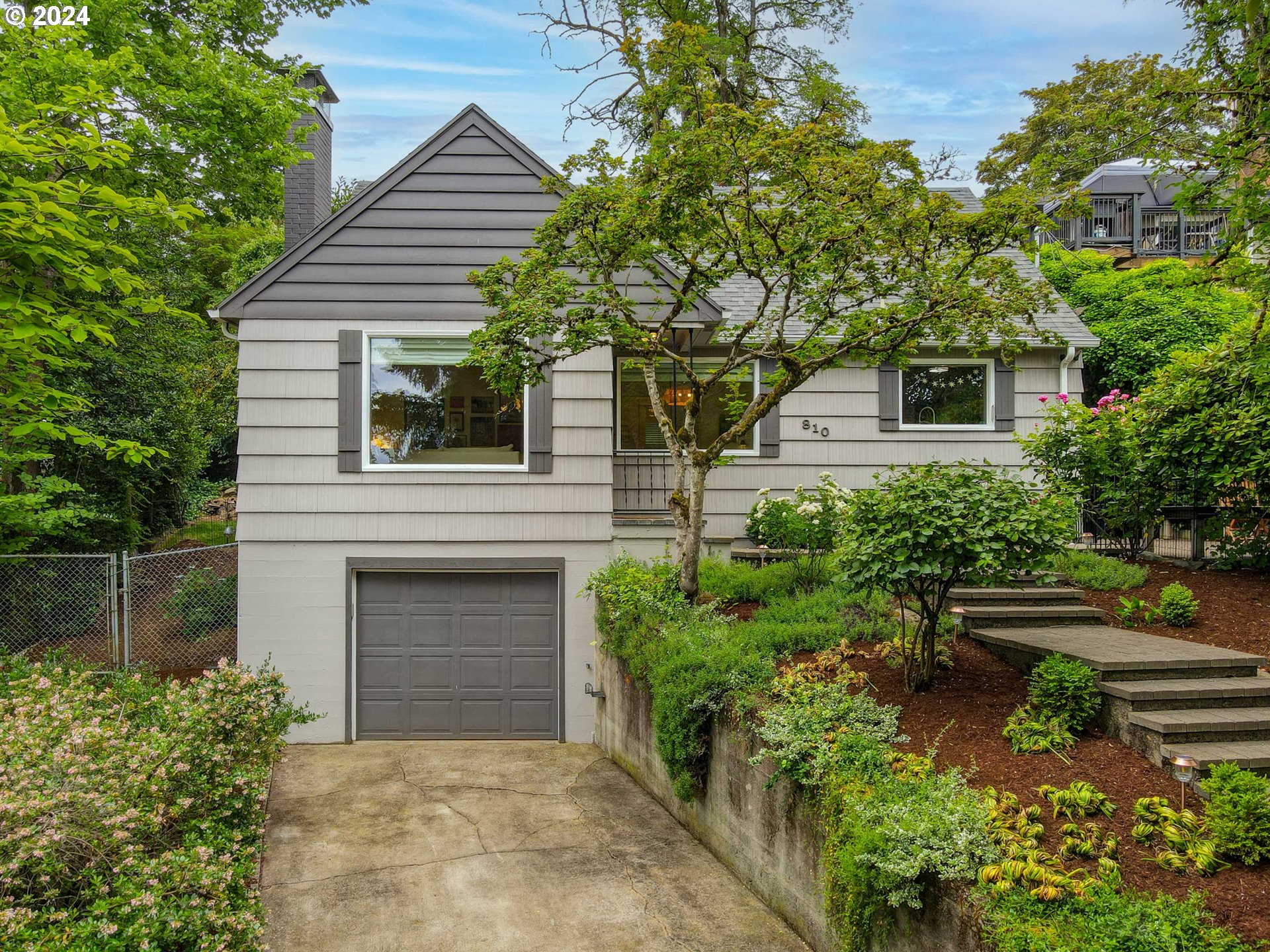 810 McGilchrist ST SE