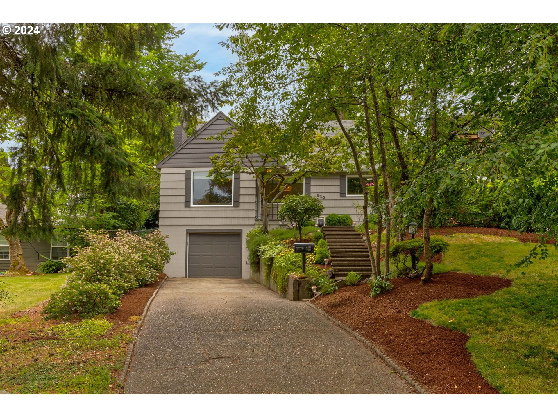 810 McGilchrist ST SE