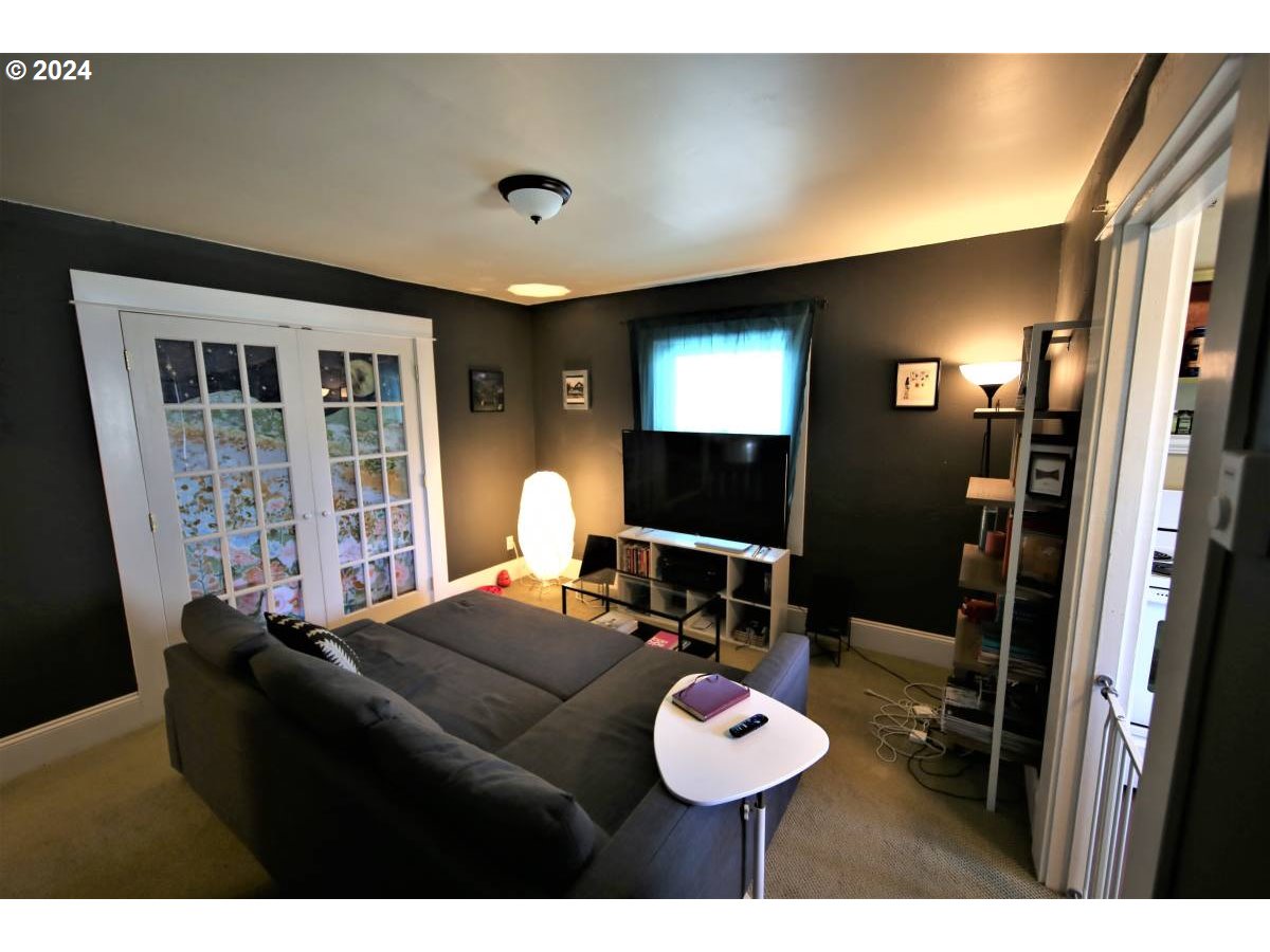 113 NE SACRAMENTO ST