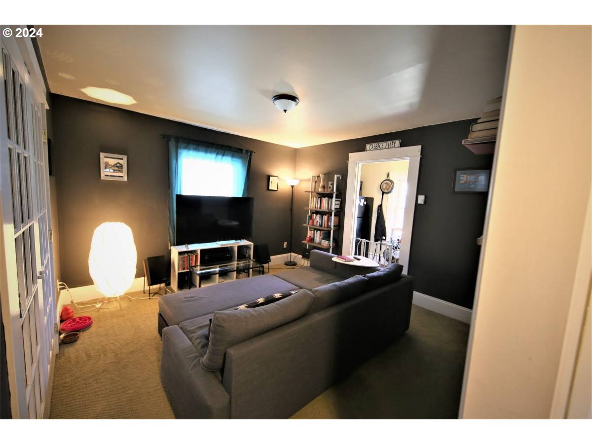 113 NE SACRAMENTO ST