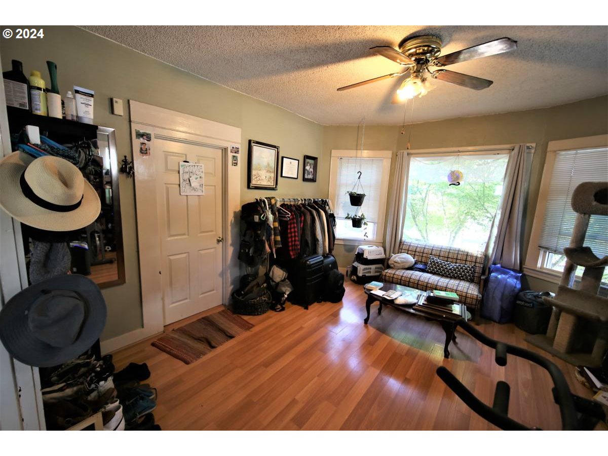 113 NE SACRAMENTO ST