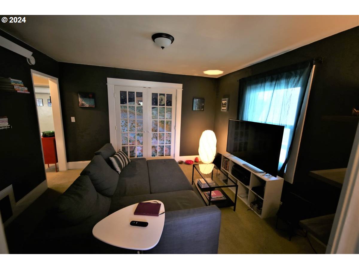 113 NE SACRAMENTO ST