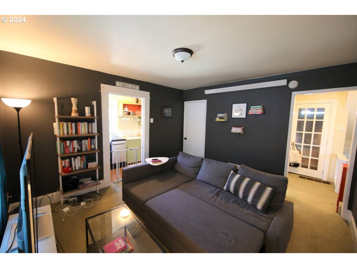 113 NE SACRAMENTO ST