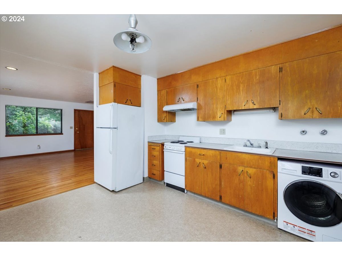 8707 SW TERWILLIGER BLVD