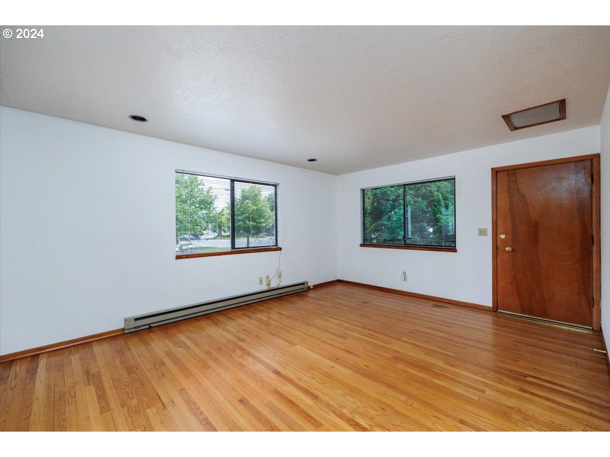 8707 SW TERWILLIGER BLVD