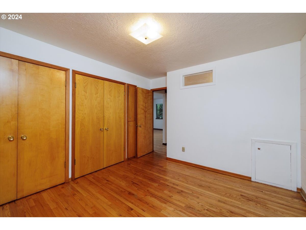 8707 SW TERWILLIGER BLVD